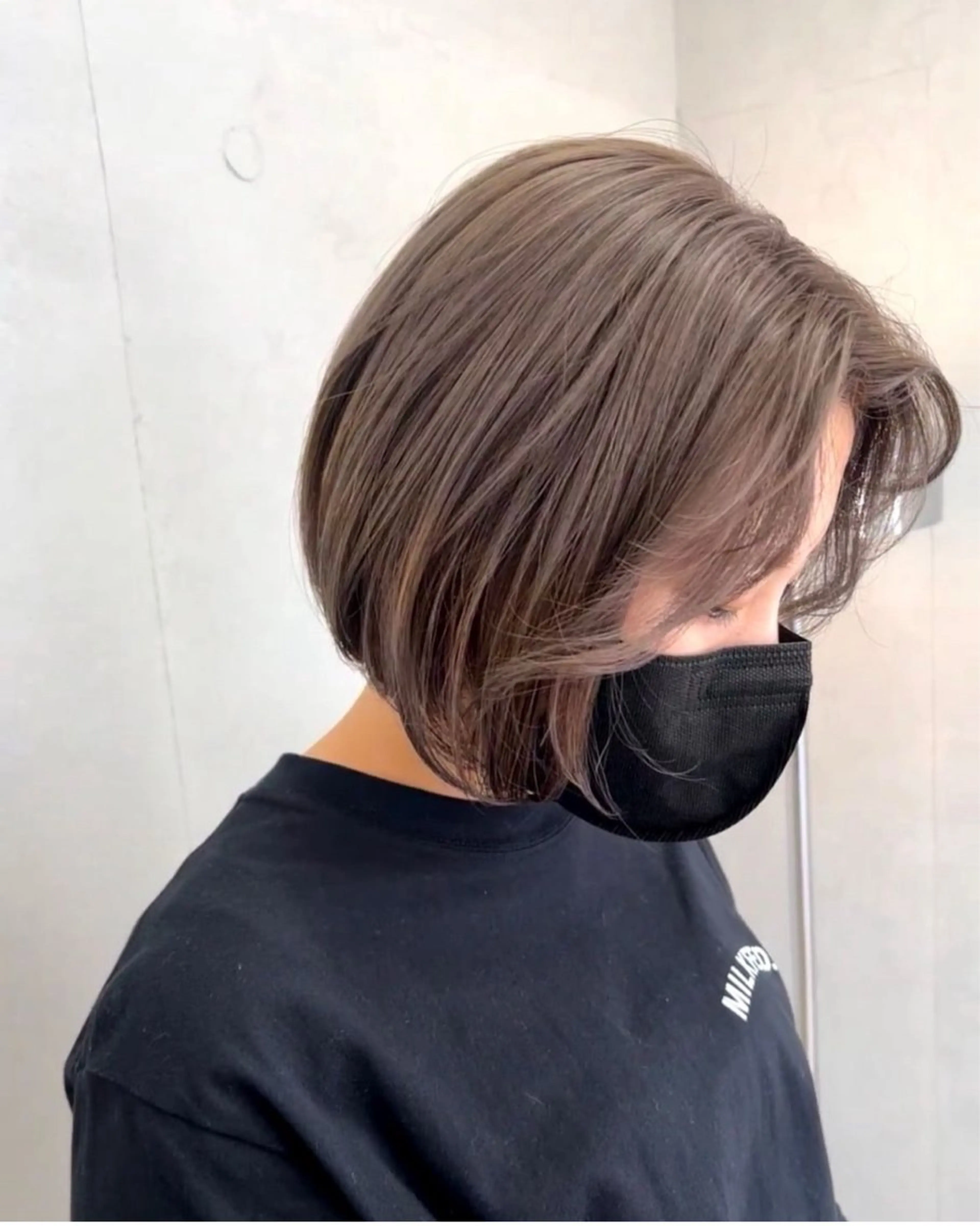 ショート カラー ブリーチ グレージュ 吉田 夢のヘアスタイル