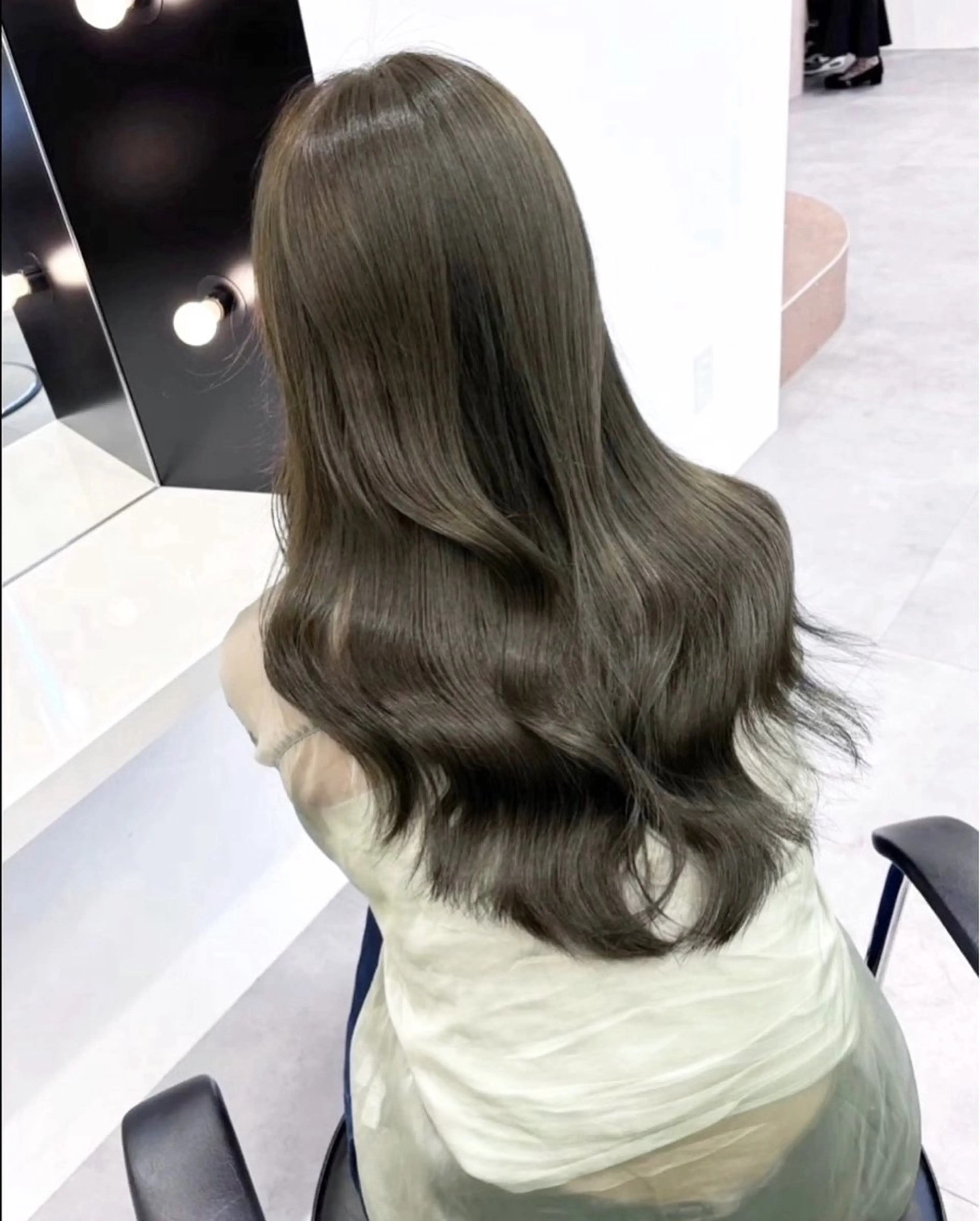 ロング ヘアカラー トリートメント 渥美 舞のヘアスタイル