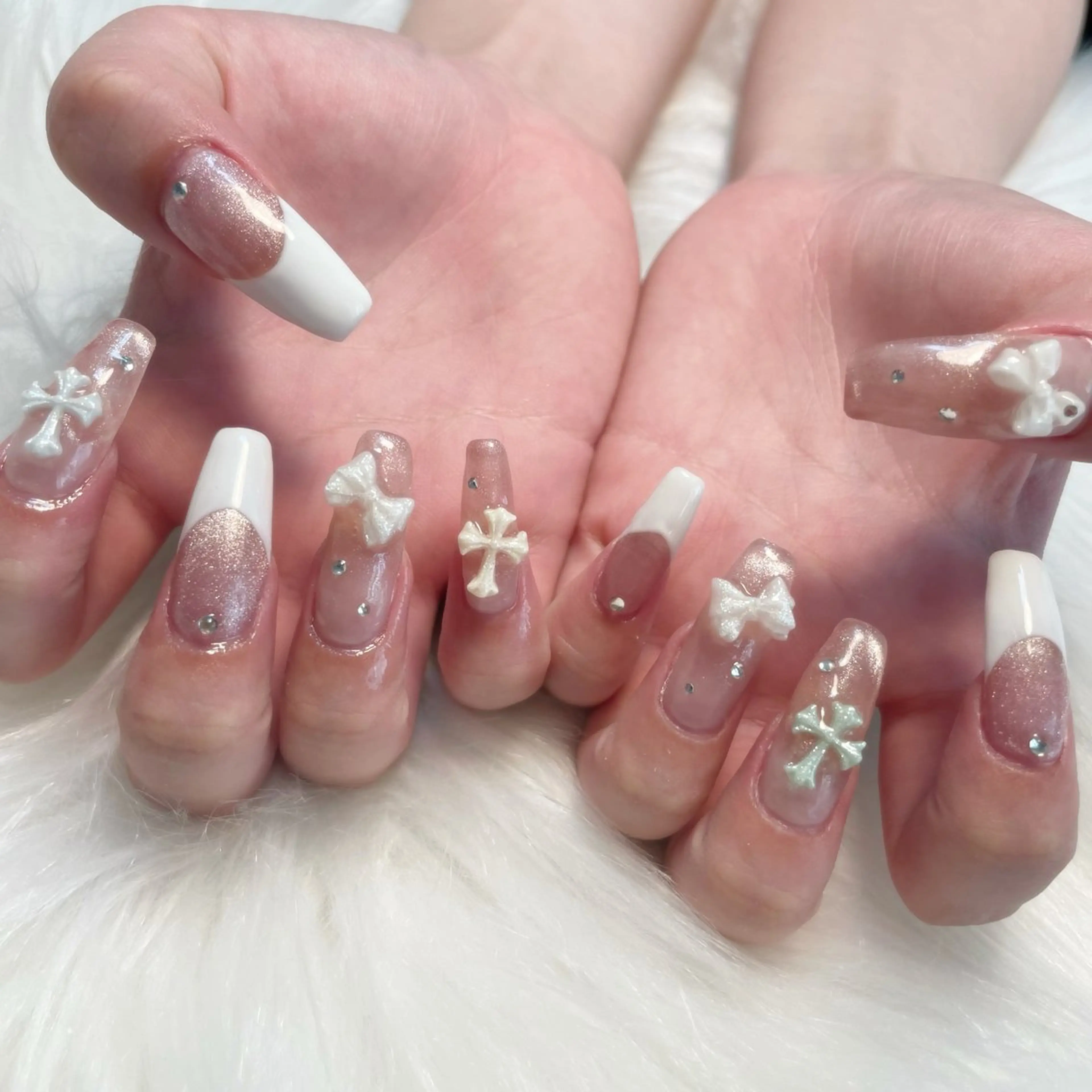 ネイル ハンドネイル ゴテゴテ💙ワンホン リオナのネイルデザイン