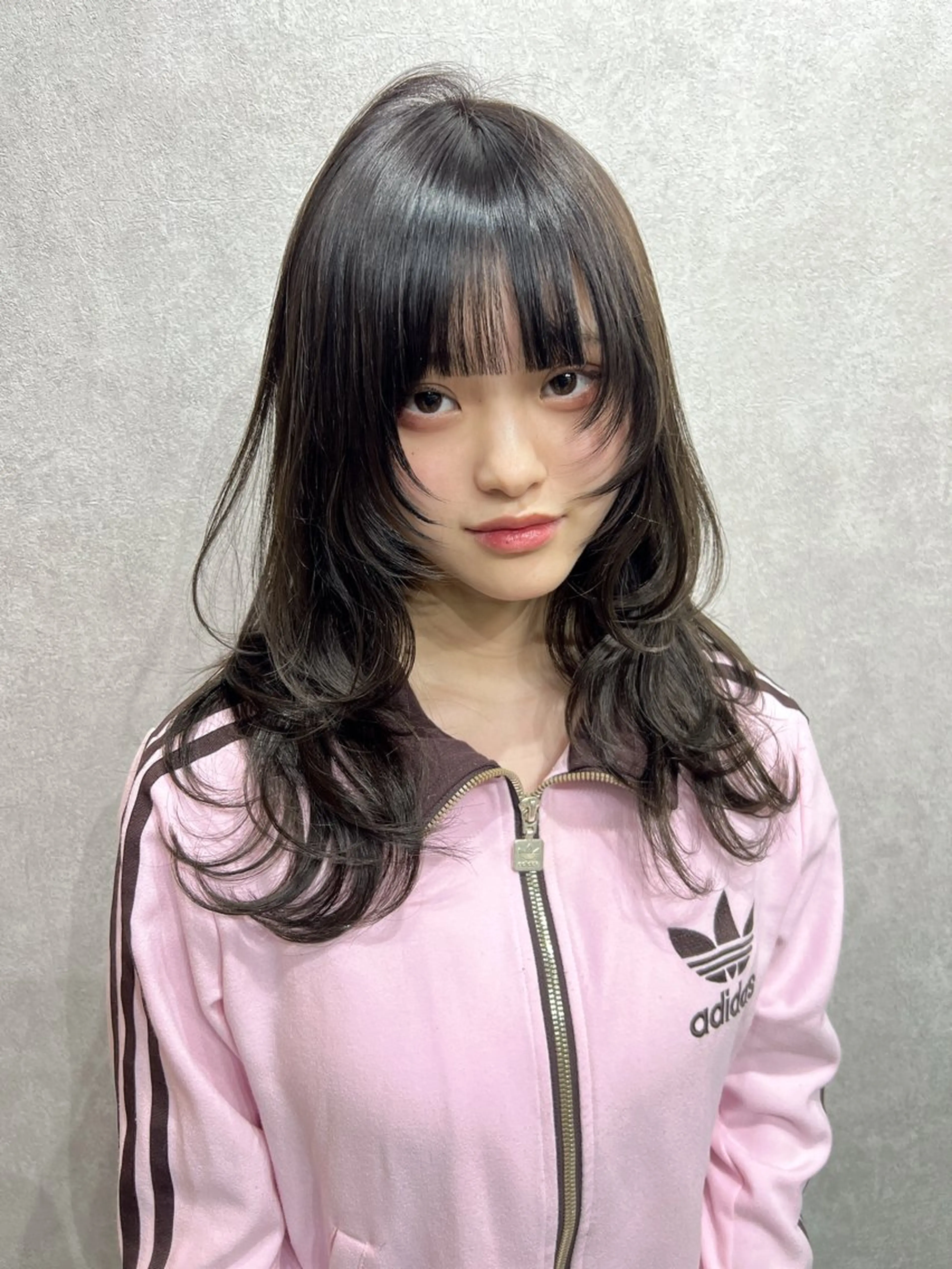 ロング カット ヘアカラー トリートメント maya レイヤーカットのヘアスタイル