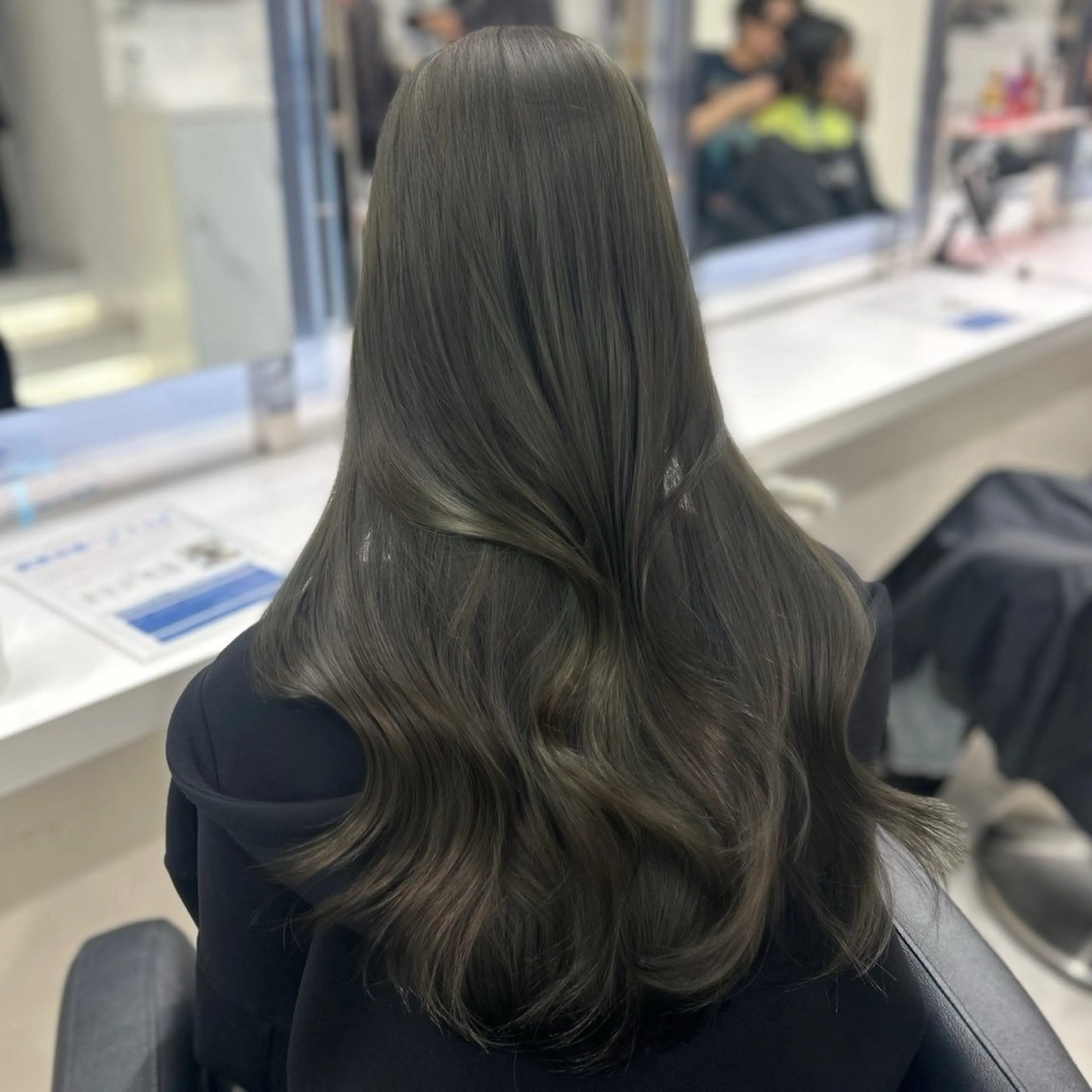 ロング カラー 岩元 心優のヘアスタイル