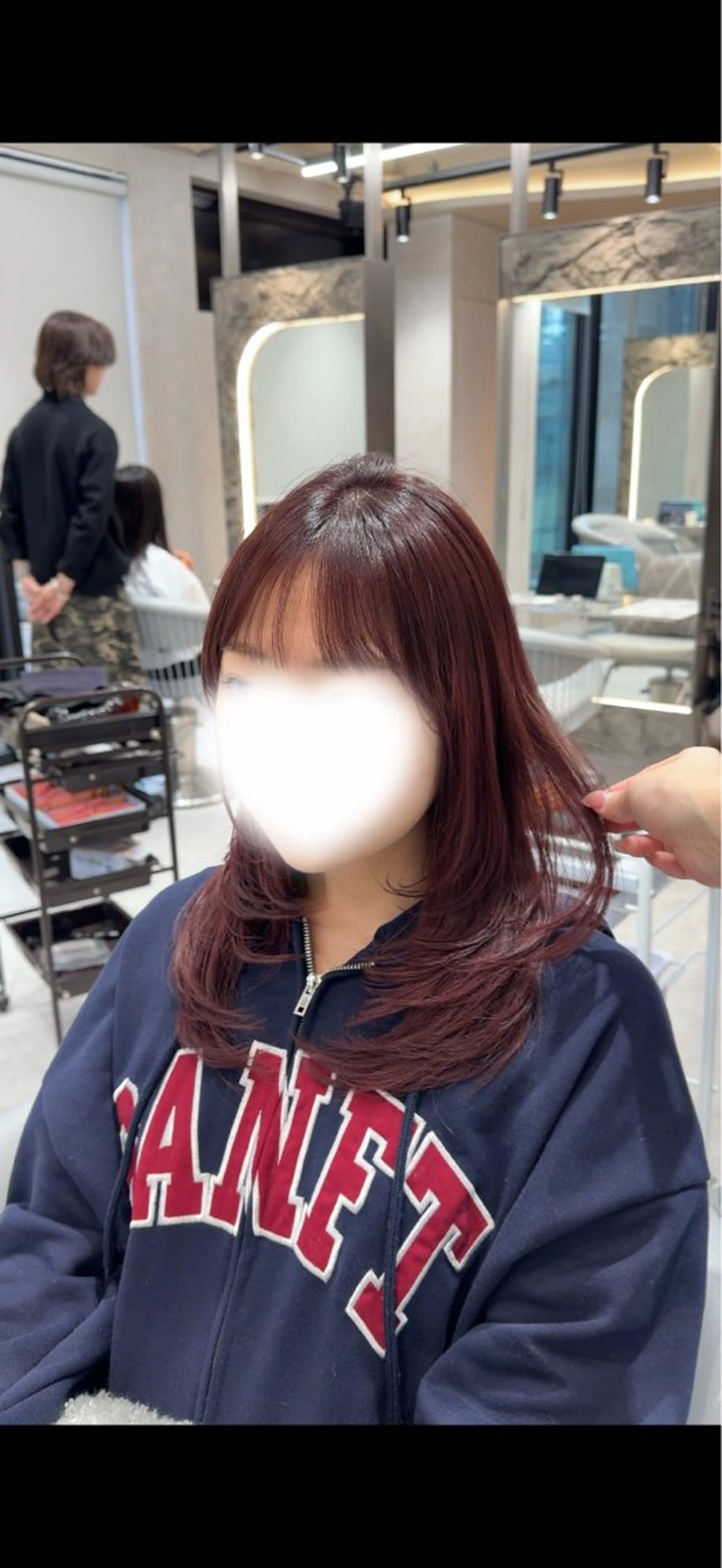 ロング 顔まわりレイヤー 顔周りカット ハイレイヤー レイヤーカット ローレイヤー ヘアカラー MOMOHA/ 🍑レイヤーカットのヘアスタイル