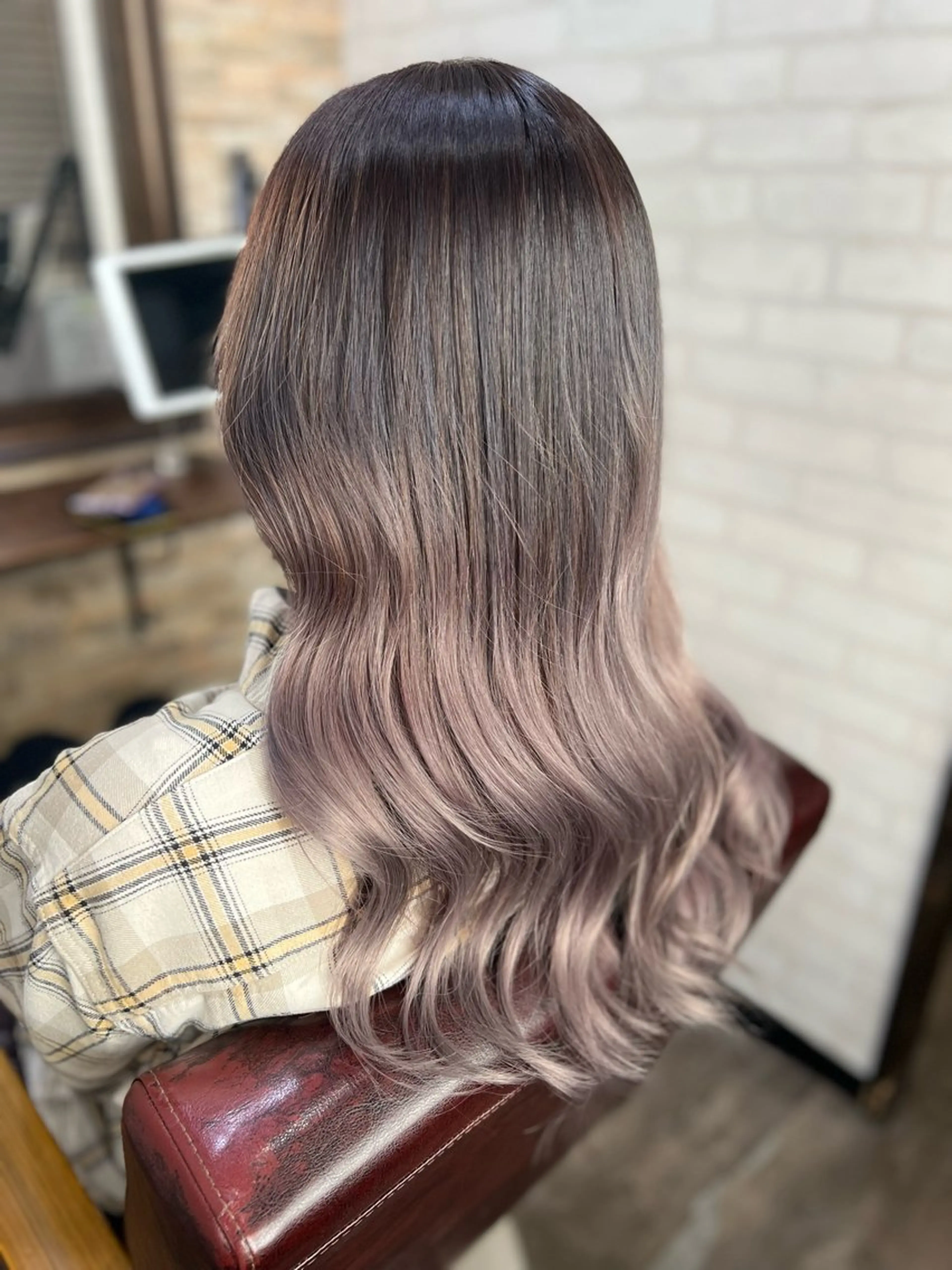 ロング カラー ブリーチ グラデーションカラー パープルカラー シルバー ロング 多賀 順平のヘアスタイル