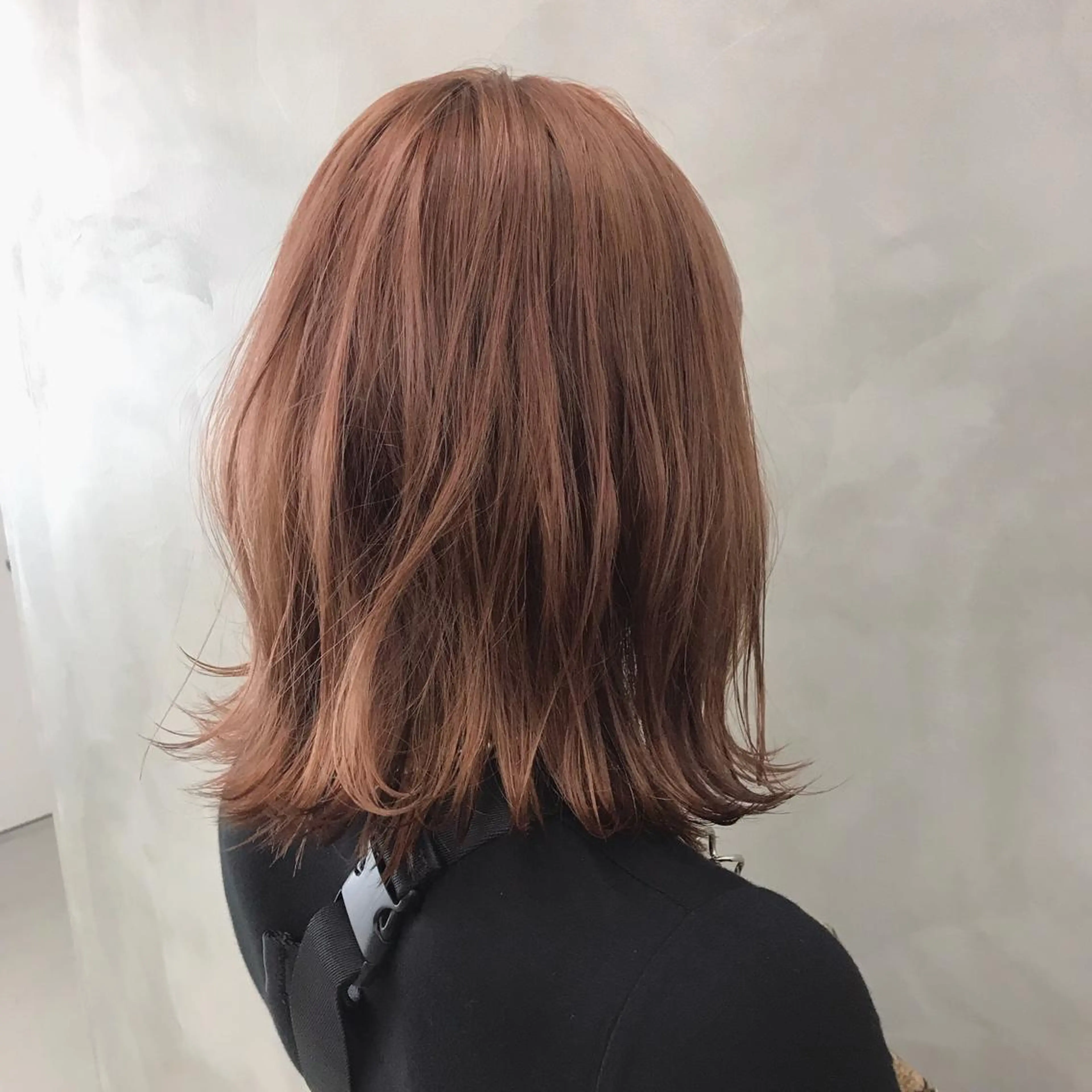 ミディアム カラー ベージュカラー ブリーチ ピンクカラー ピンクベージュ 🐝 hachi🐝のヘアスタイル