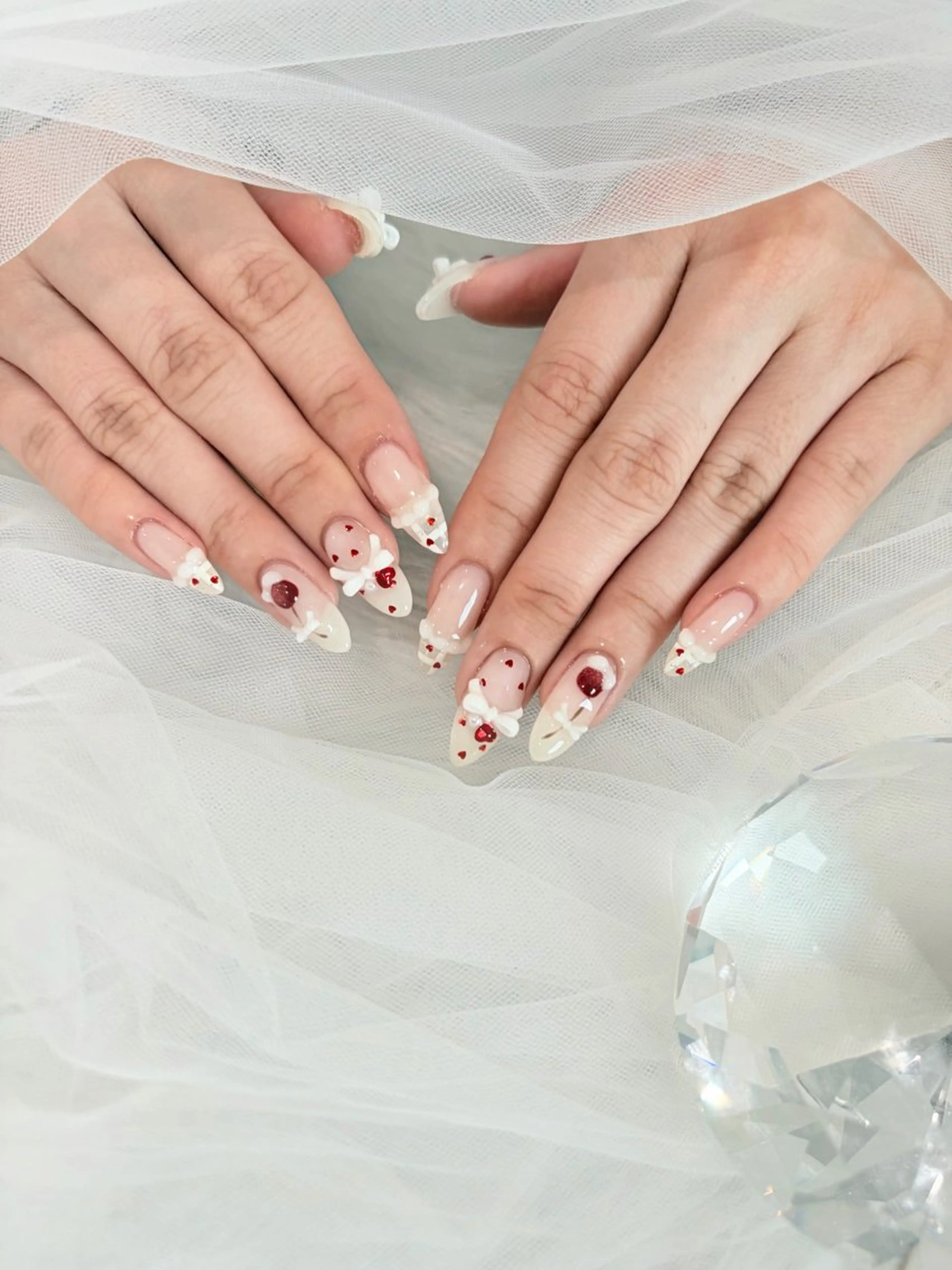 ネイル ガーリー ハンドネイル EmaNail 🧸Momokaのネイルデザイン