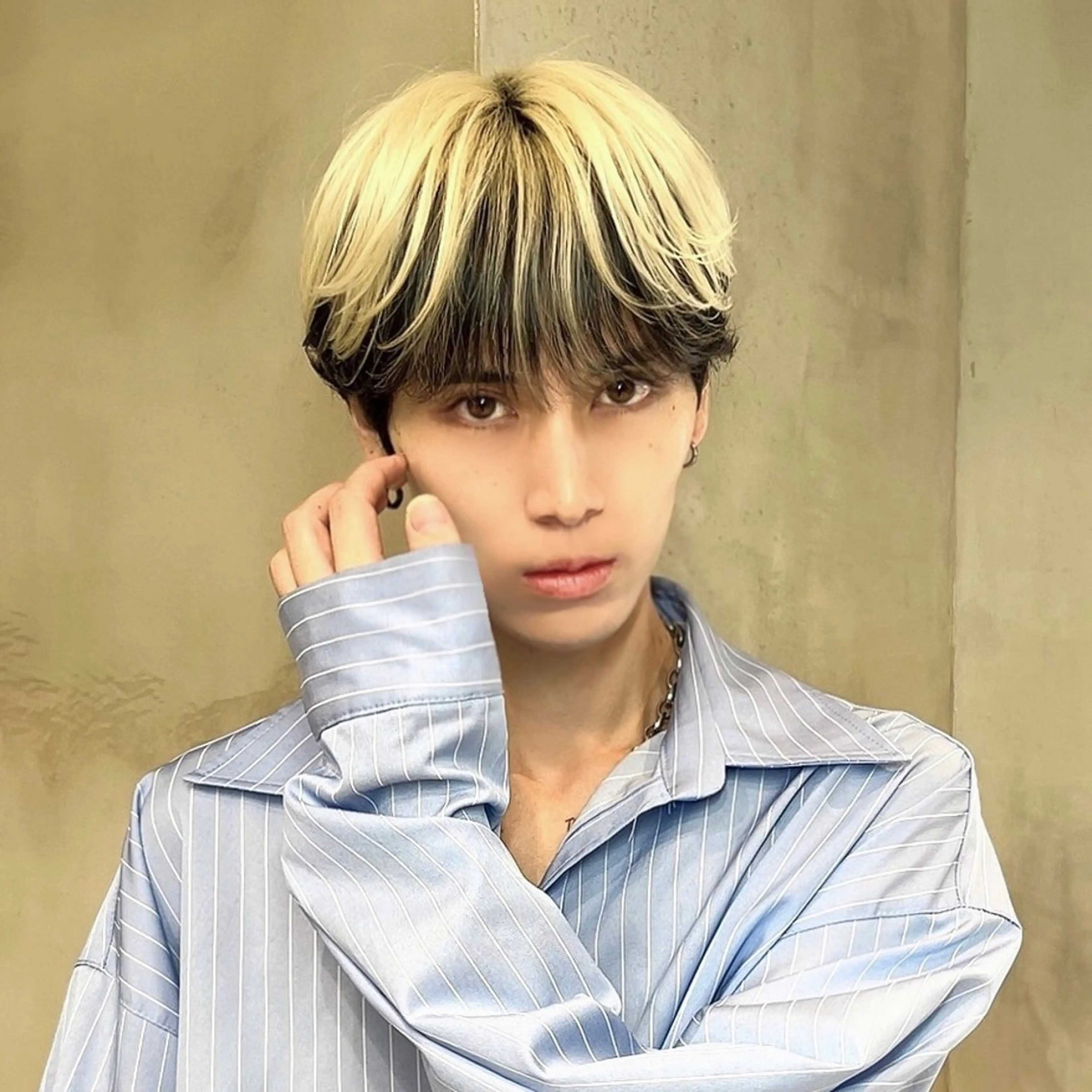 ミディアム カラー メンズ 岡田大志🇰🇷 中/韓メンズヘアのヘアスタイル