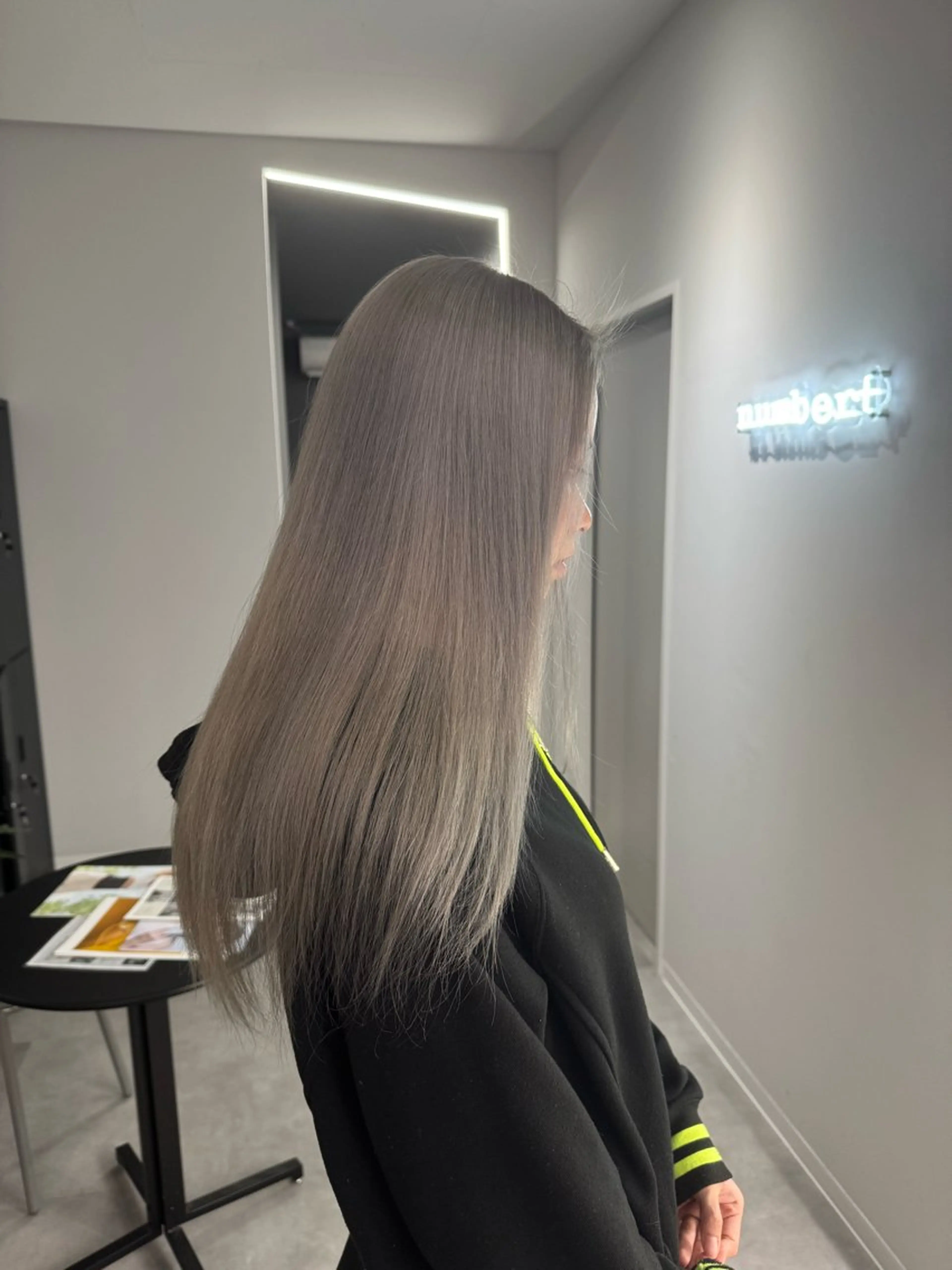 ロング カラー ブリーチ ヘアカラー 中島 涼葉のヘアスタイル
