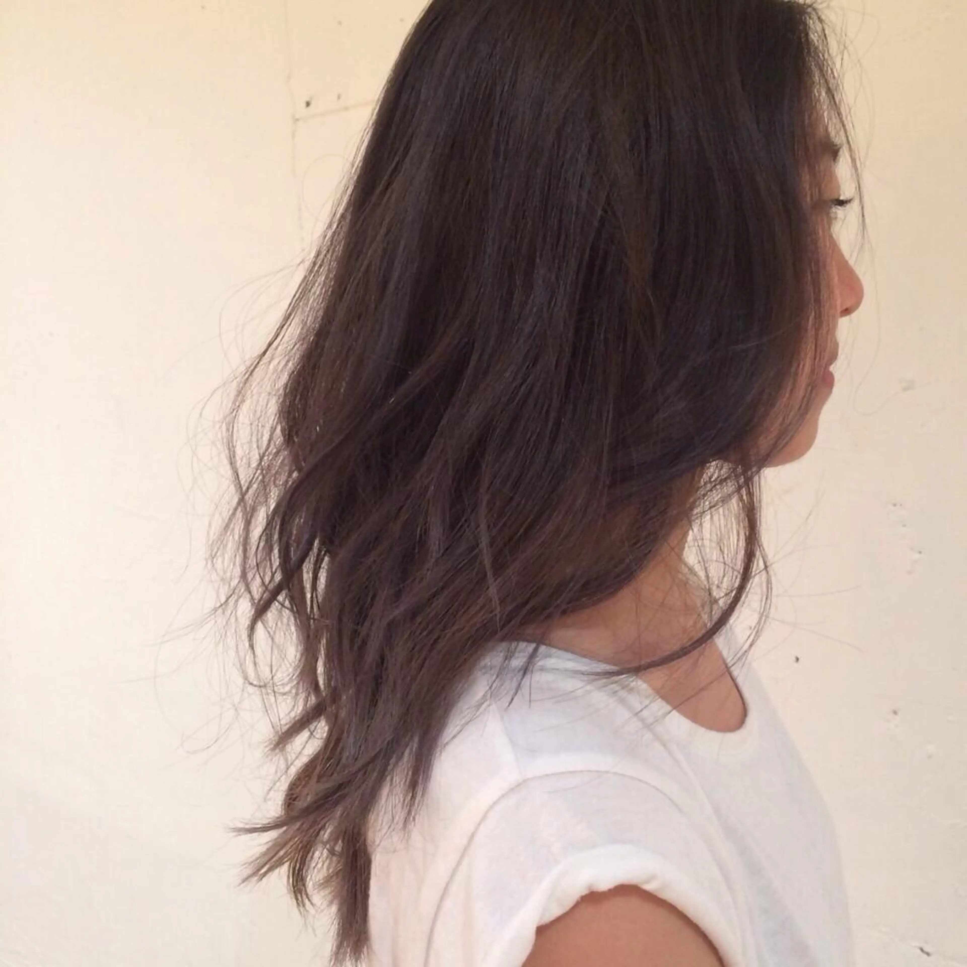 ミディアム カラー アッシュ ブリーチ ハイライトカラー ラベンダーカラー ラベンダーアッシュ Assort所属・のばた ちかのヘアスタイル