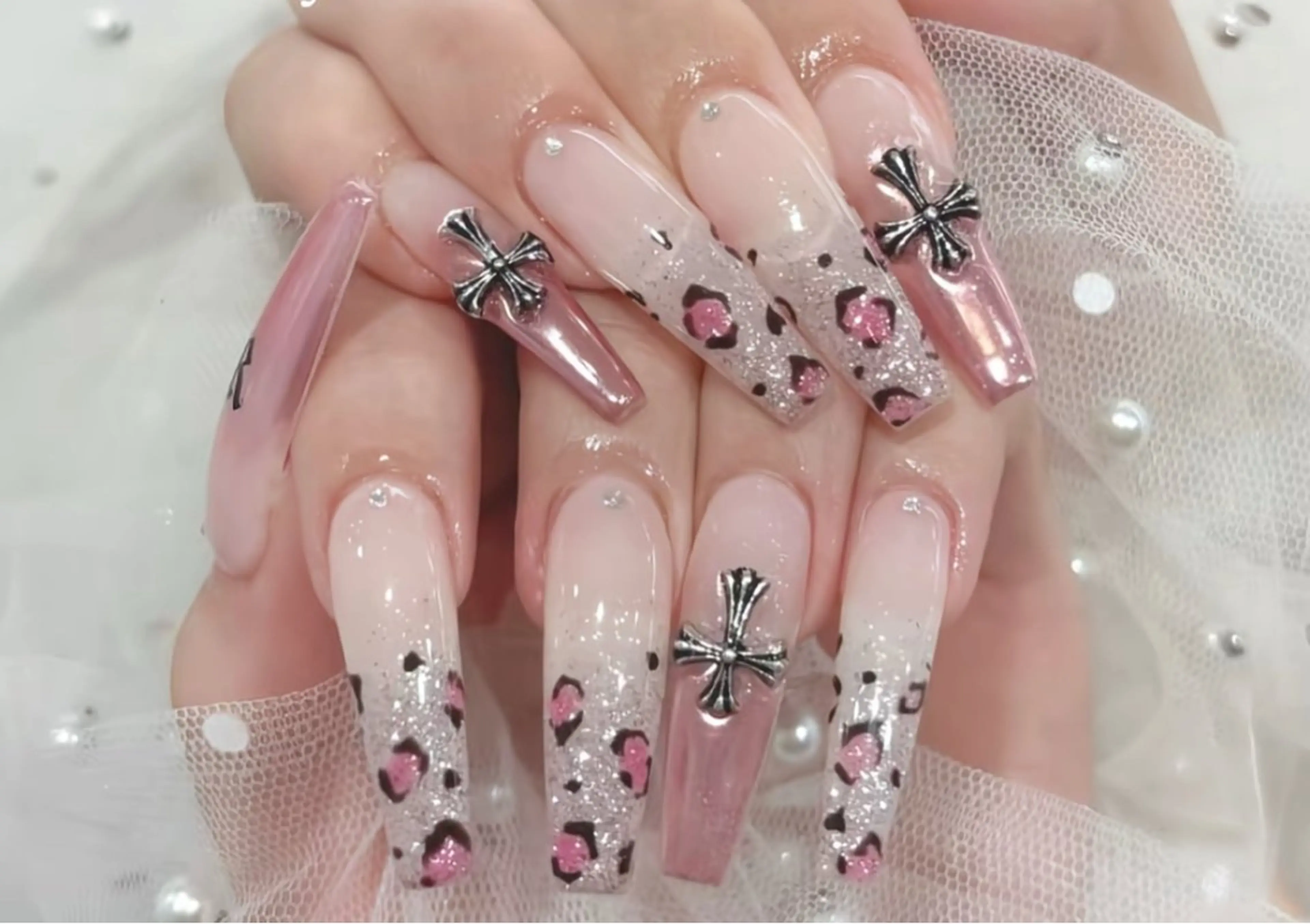 ネイル アートネイル 長さ出し ジェルネイル マグネットネイル ニュアンスネイル Kanao_ CloudyChanのネイルデザイン