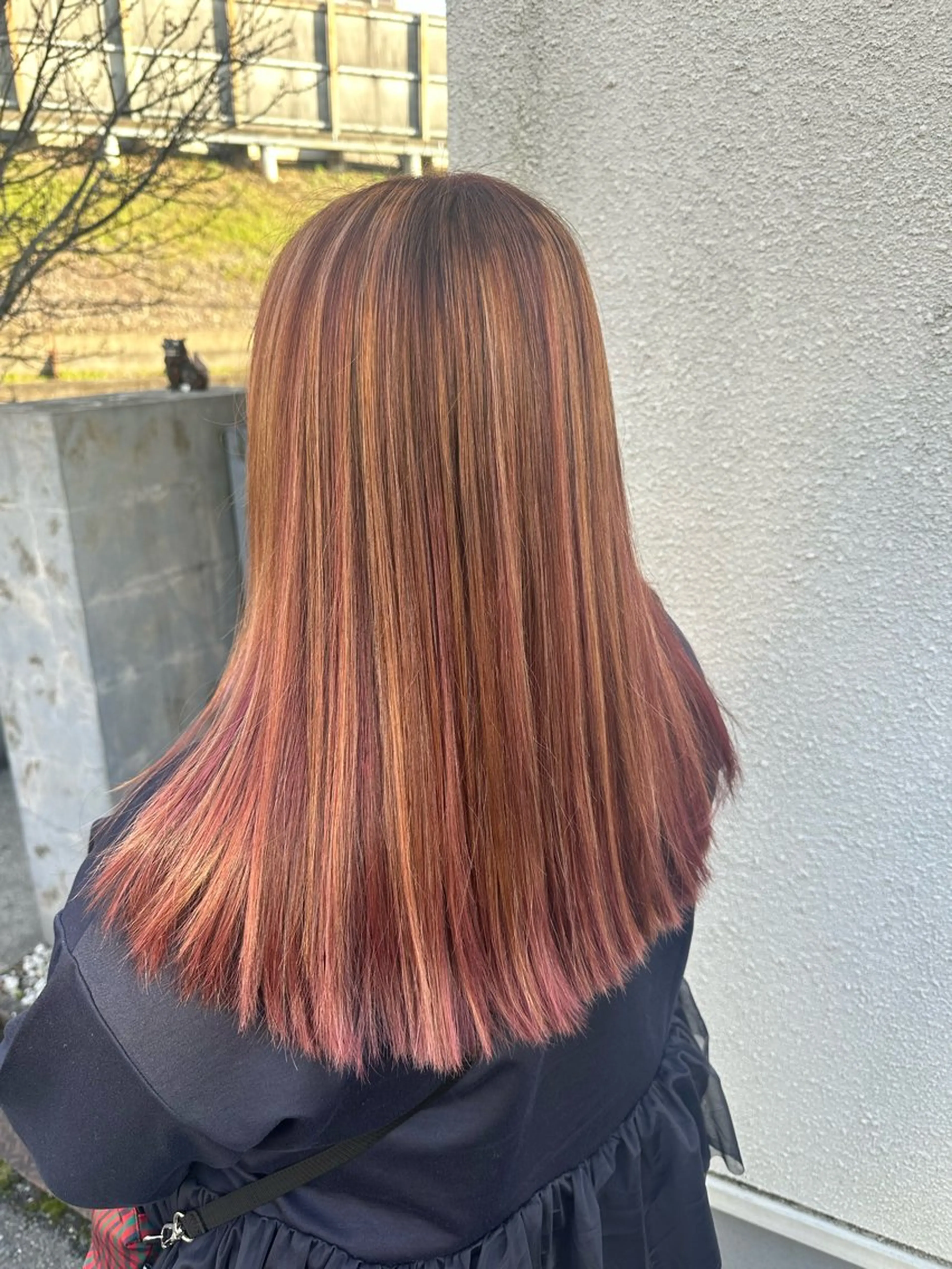 セミロング カラー ハイライトカラー ピンクカラー ハイライト ヘアカラー 安達 望のヘアスタイル