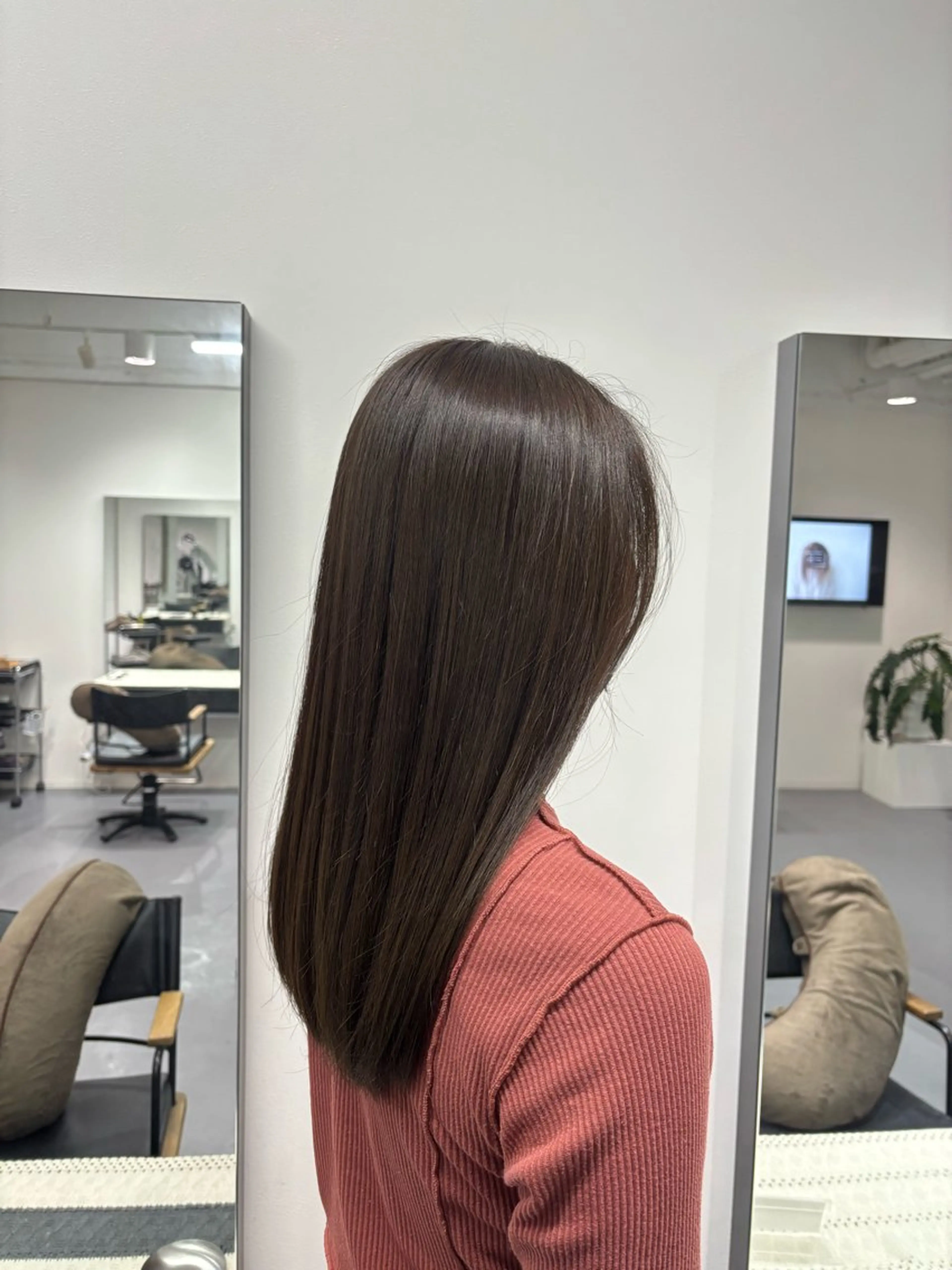 セミロング カラー 松崎 真衣のヘアスタイル