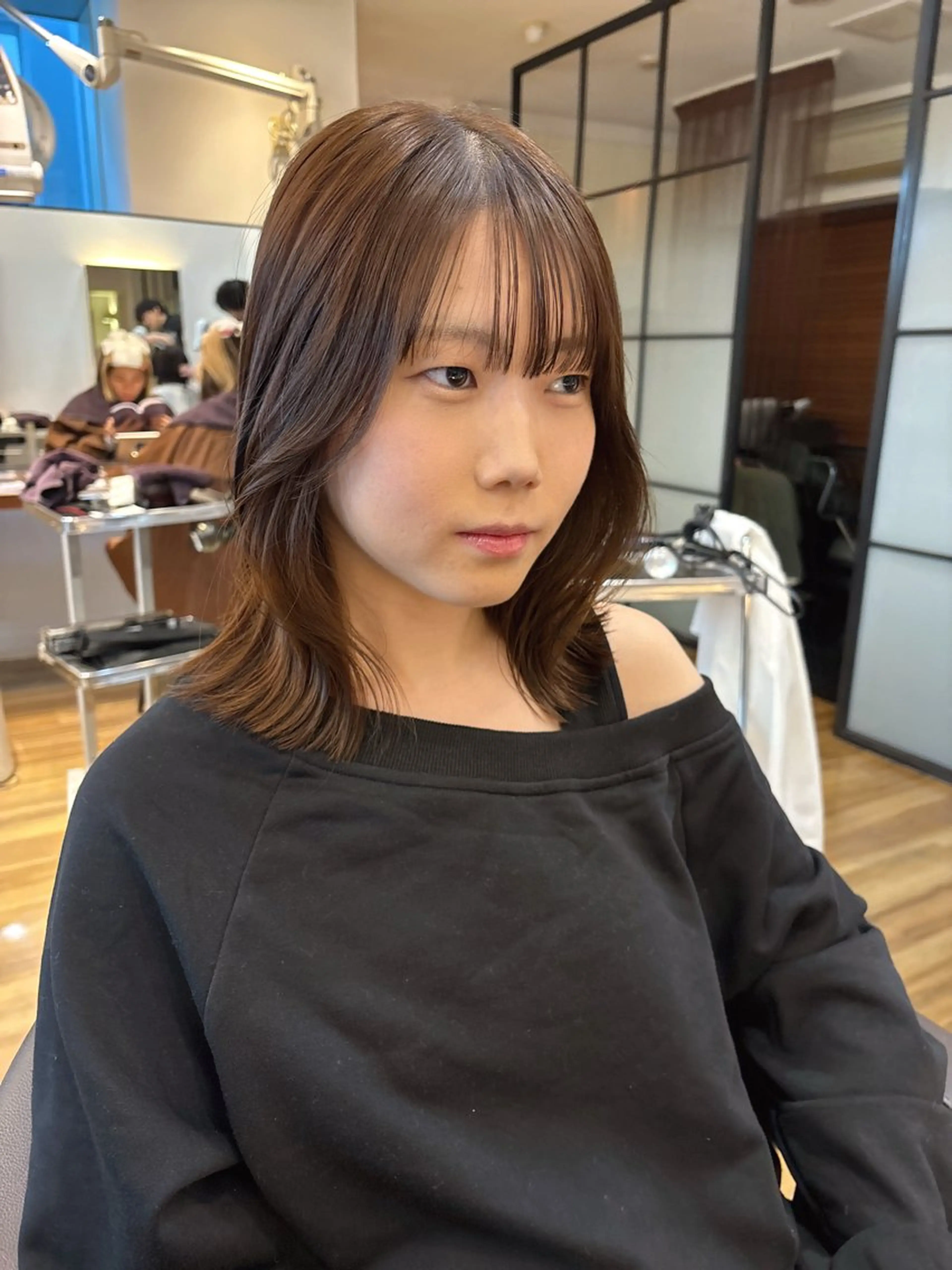 ミディアム カラー ベージュカラー オリーブベージュ カット ヘアカラー トリートメント レイヤーカット /透明感/千葉怜寿のヘアスタイル