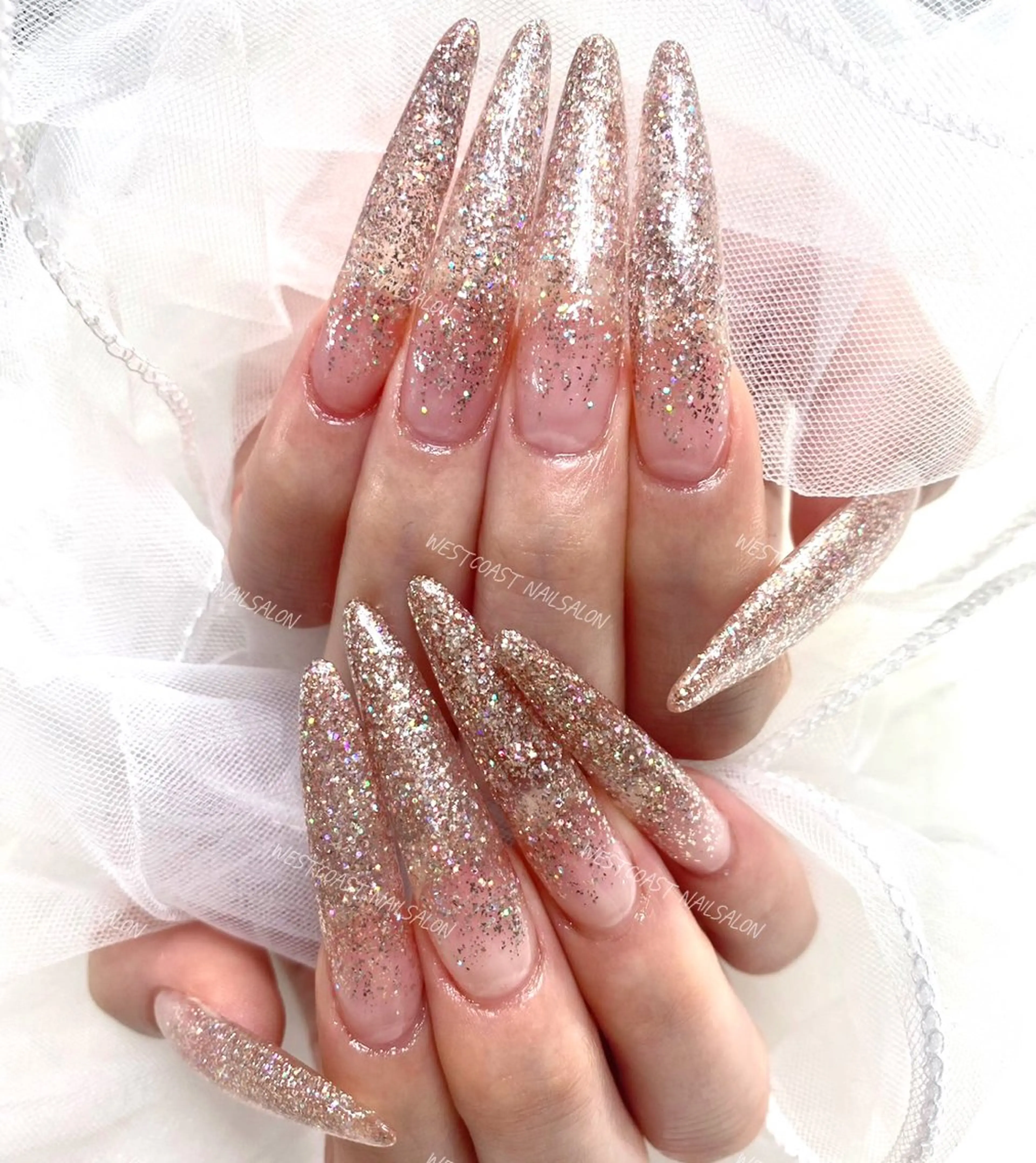 ネイル ゴールド スカルプネイル ネイルチップ ハンドネイル ハンドケア リボン、ガーリー パーツ放題専門店のネイルデザイン