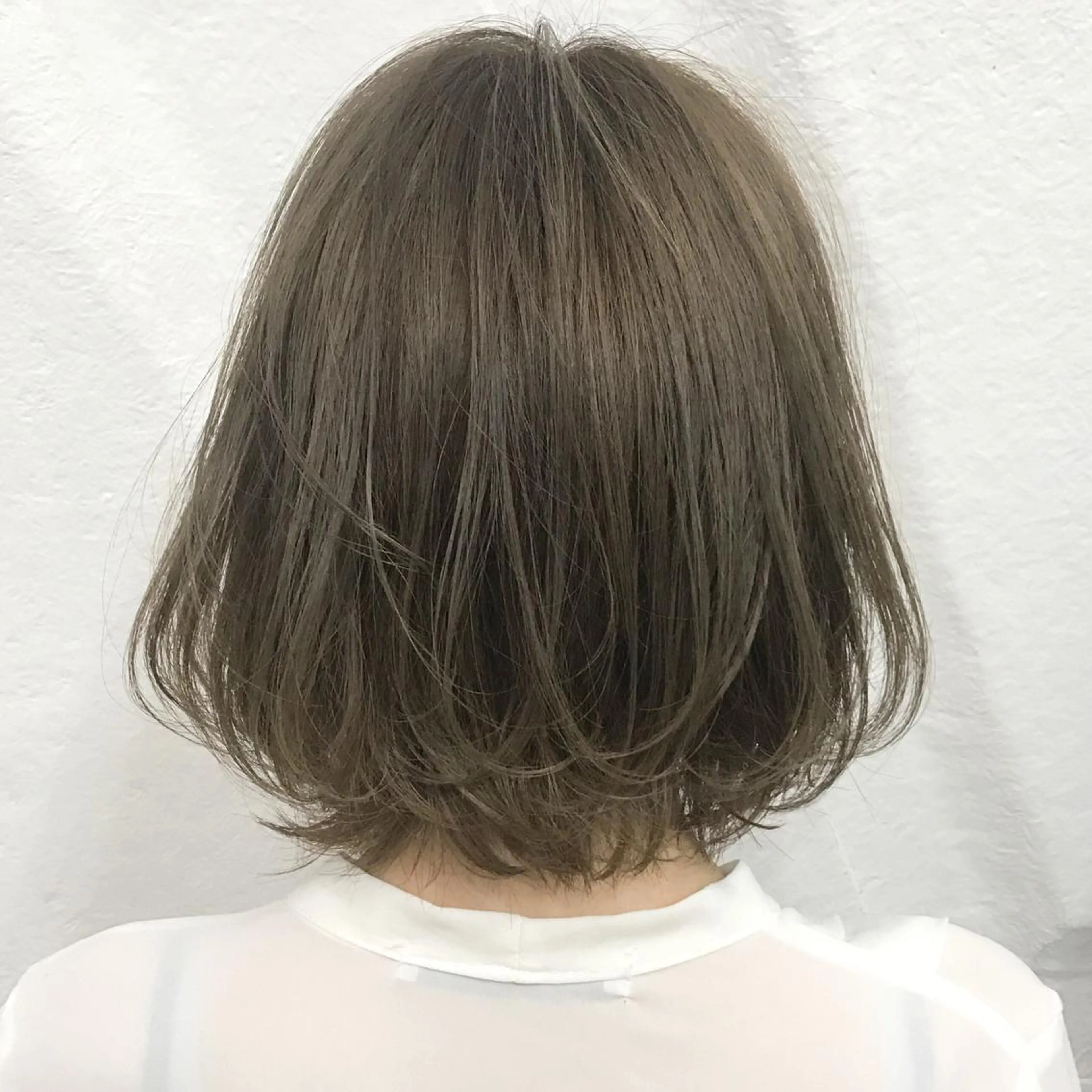 ミディアム カラー アッシュ ベージュカラー ブリーチ ハイライトカラー ハイライト K-POP好き美容師 🇰🇷Kai.Yのヘアスタイル