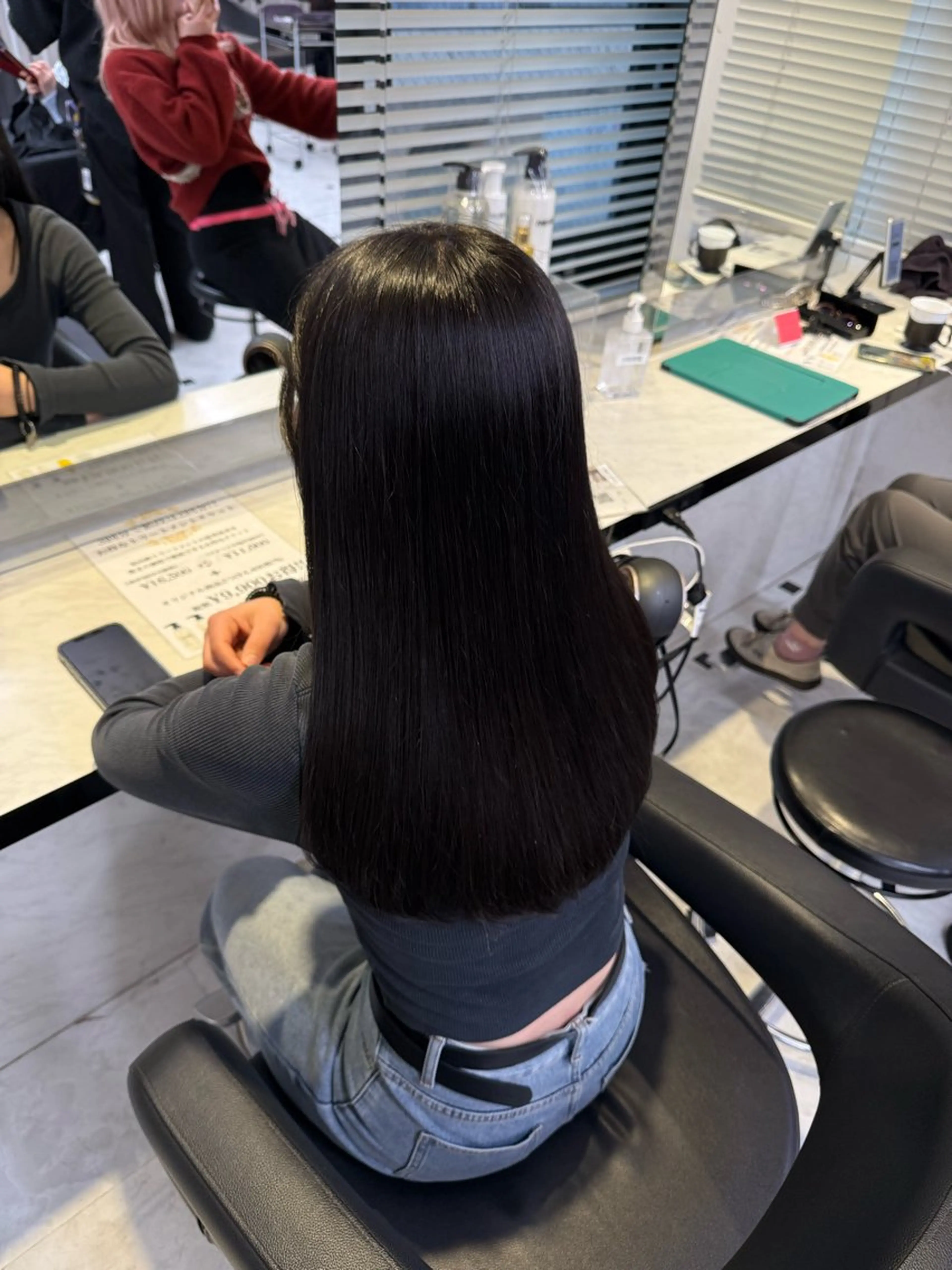 ロング カラー 黒髪 ヘアカラー 韓国風グレージュ 🤍たくみ🤍のヘアスタイル