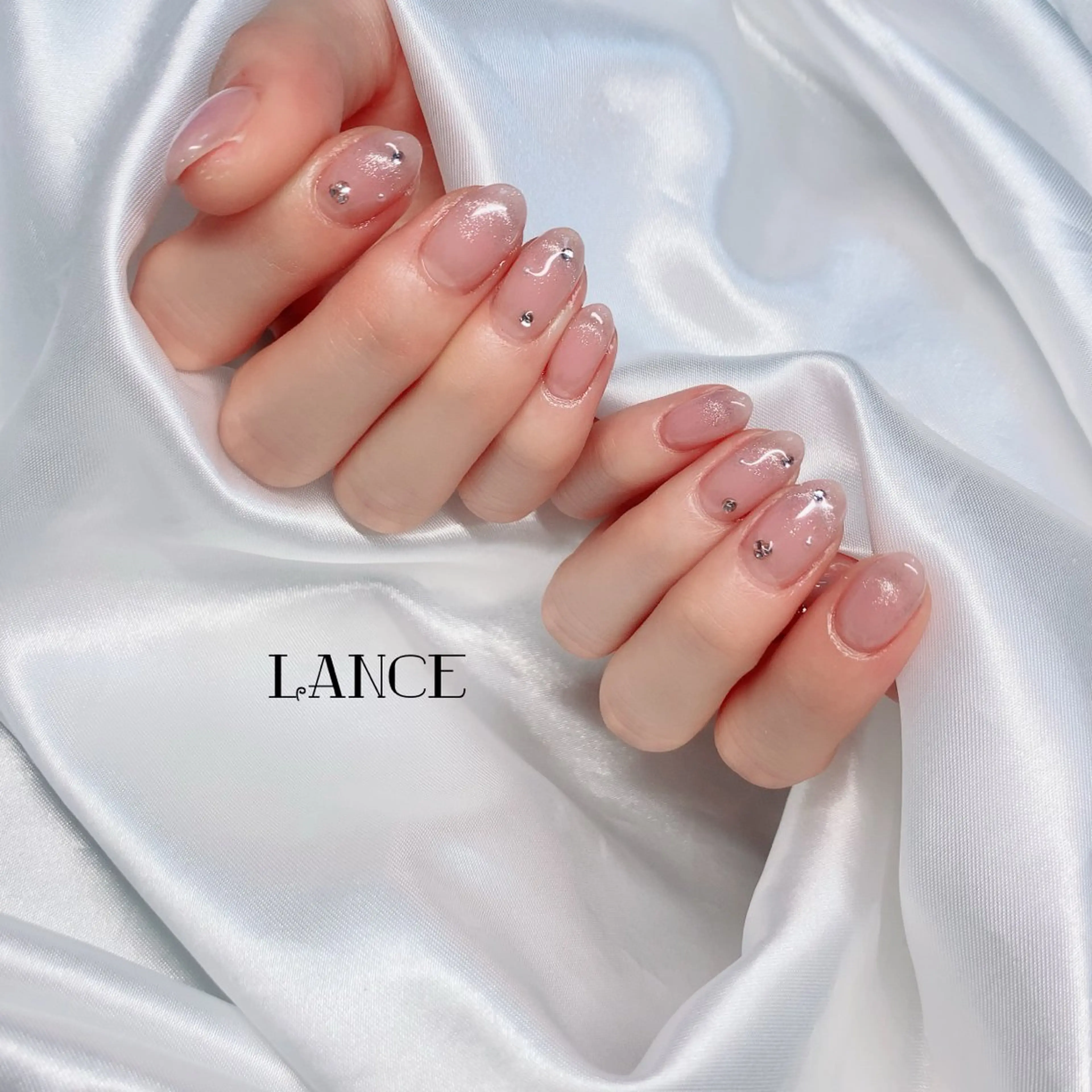 ネイル オーロラネイル フレンチネイル グラデーション キラキラネイル 韓国ネイル ハンドネイル Lance nailのネイルデザイン