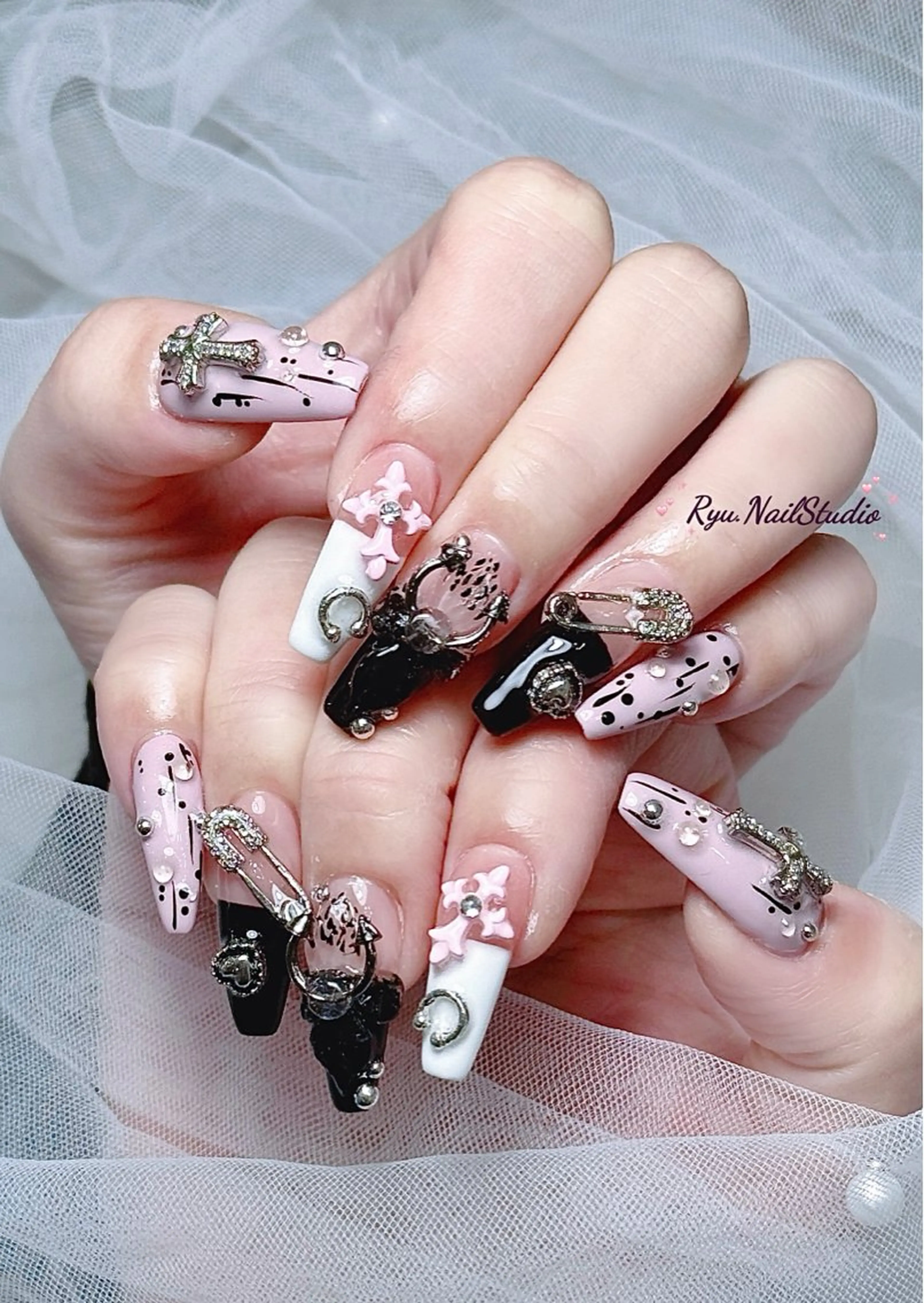 ネイル アートネイル ジェルネイル マグネットネイル ニュアンスネイル シンプルネイル ハンドネイル Ryu nail studioのネイルデザイン