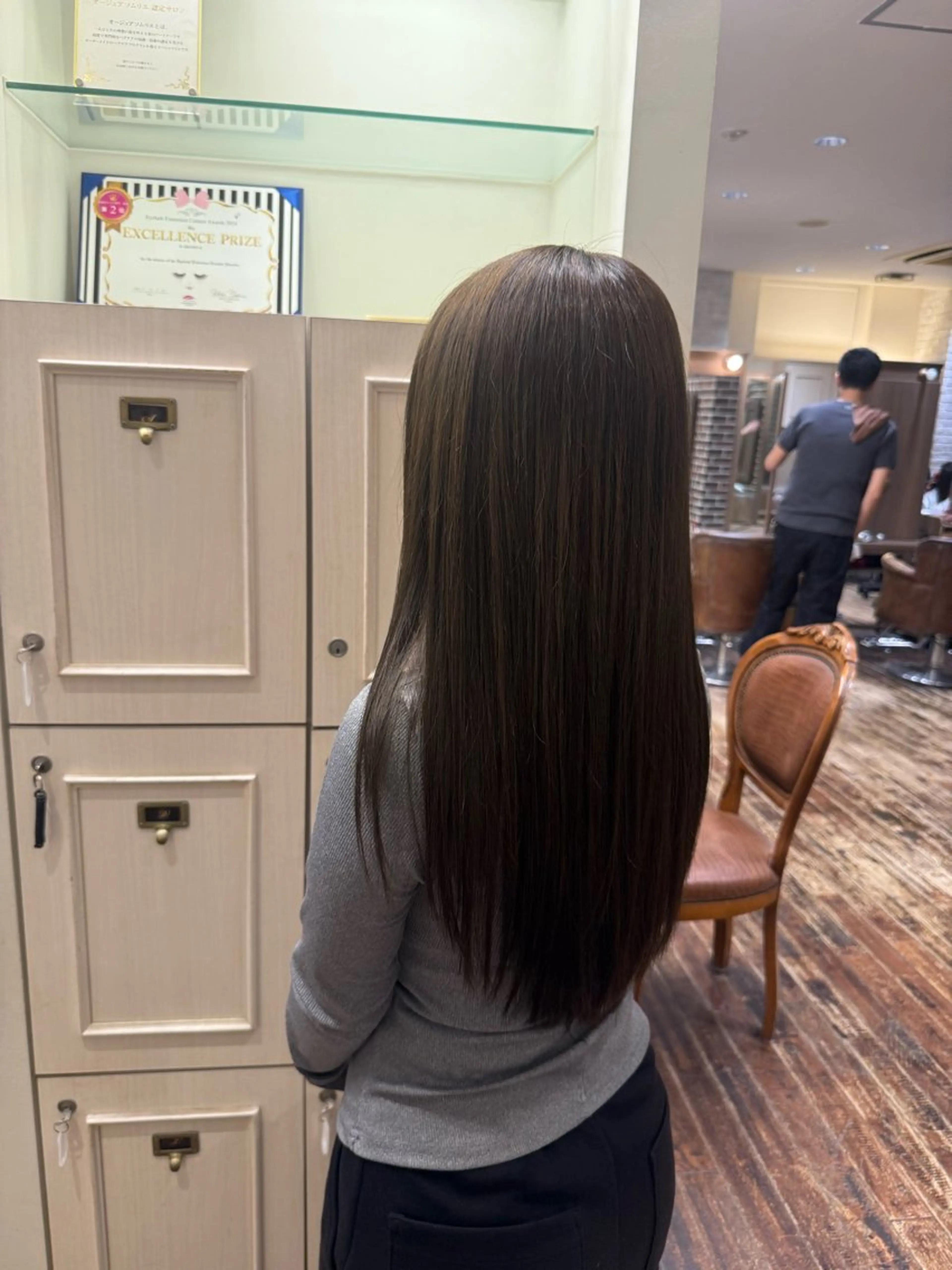 カラー ｢韓国風・ハイトーン ベージュカラー｣サナのヘアスタイル