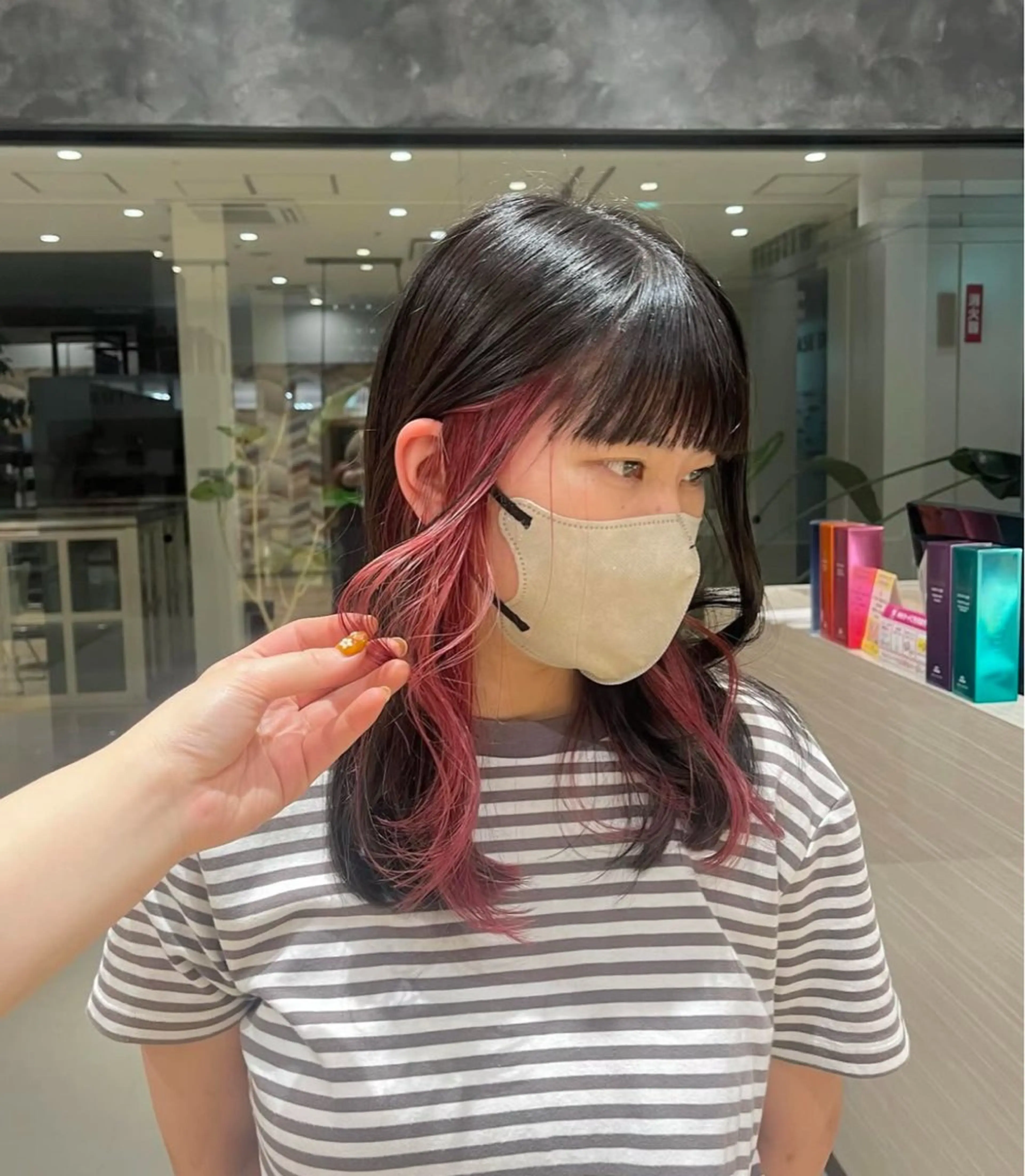 セミロング カラー イヤリングカラー ピンクカラー ヘアカラー トリートメント 暖色カラー・メンズ 🫧Harukaのヘアスタイル