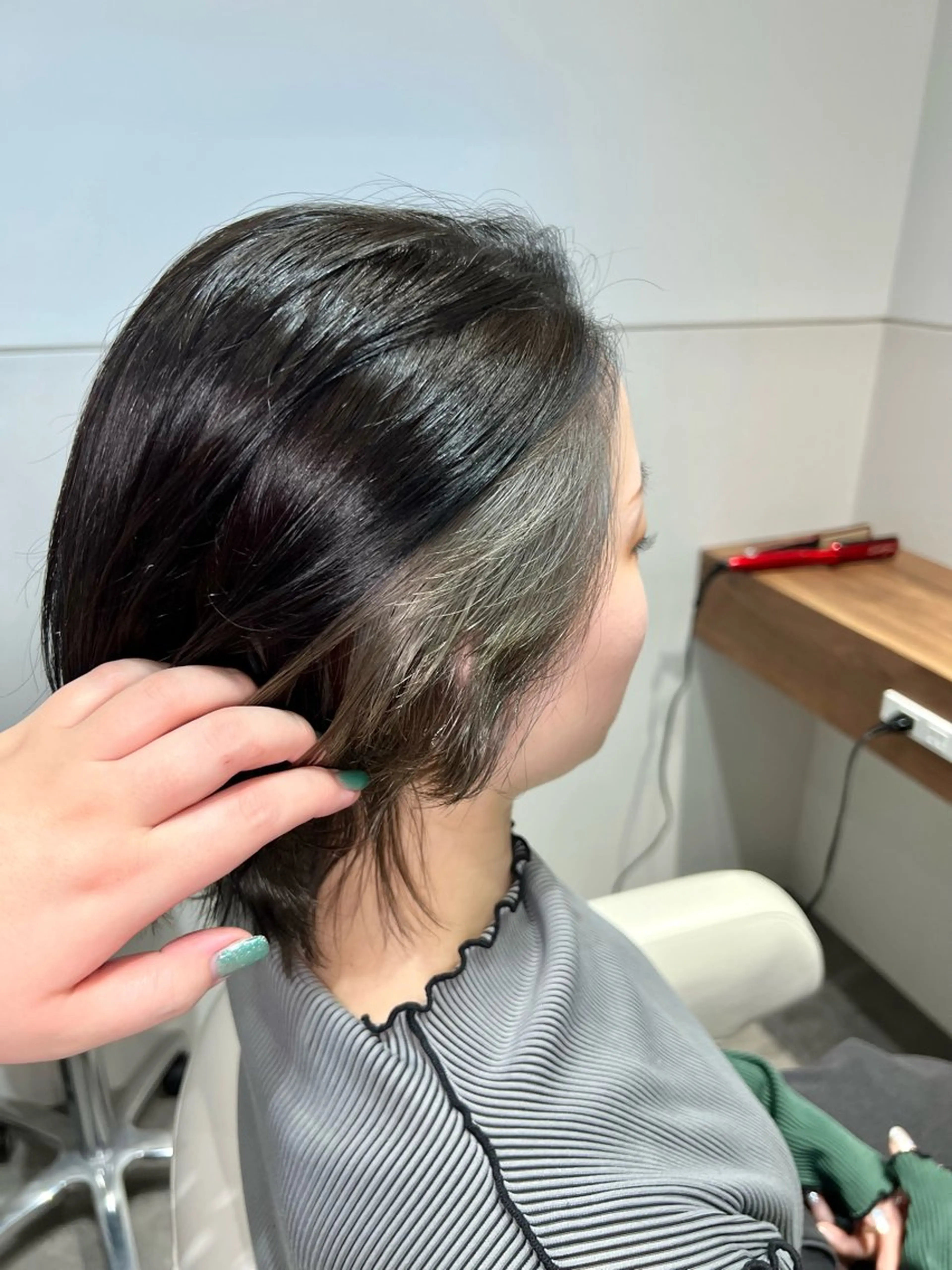 ミディアム カラー ブリーチ ダークグレー ヘアカラー トリートメント オタク特化美容師💟 チバコナツのヘアスタイル