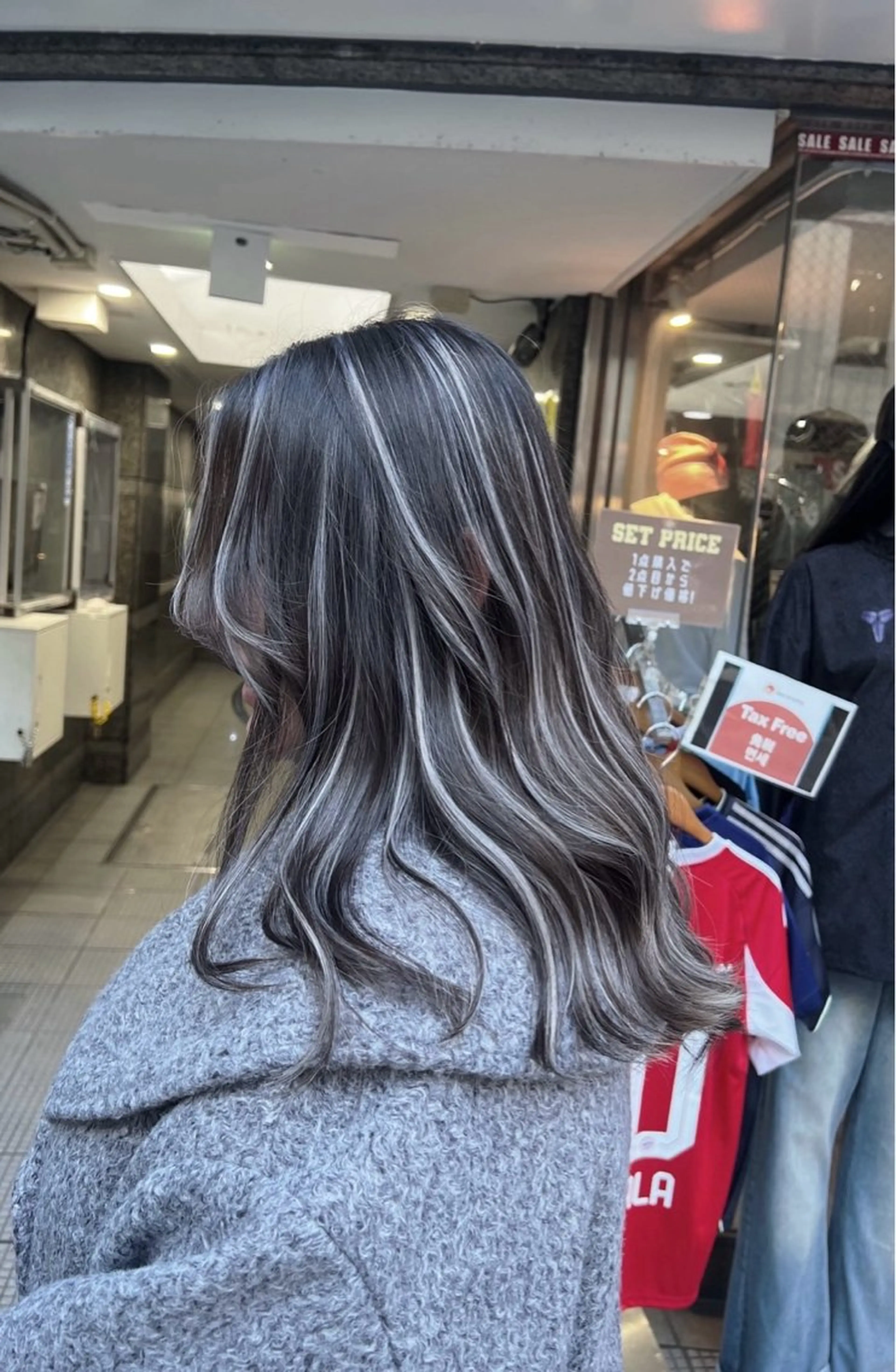 セミロング カラー ダークグレー ダークグレージュ グレージュ ハイライトカラー ハイライト ヘアカラー トリートメント 指名数No.1 /NAOYAのヘアスタイル