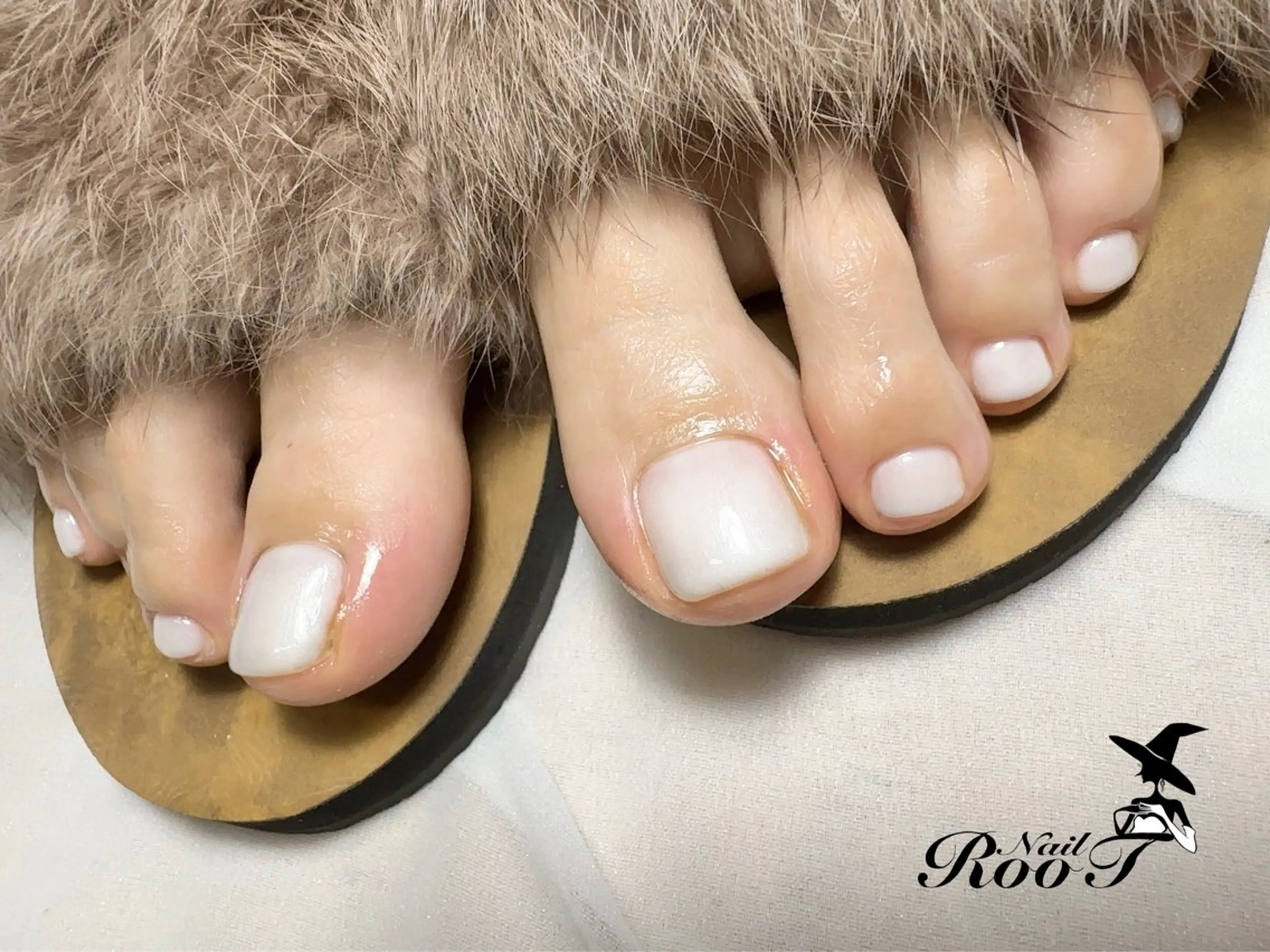 ネイル ホワイト フットネイル RooT Nailのネイルデザイン