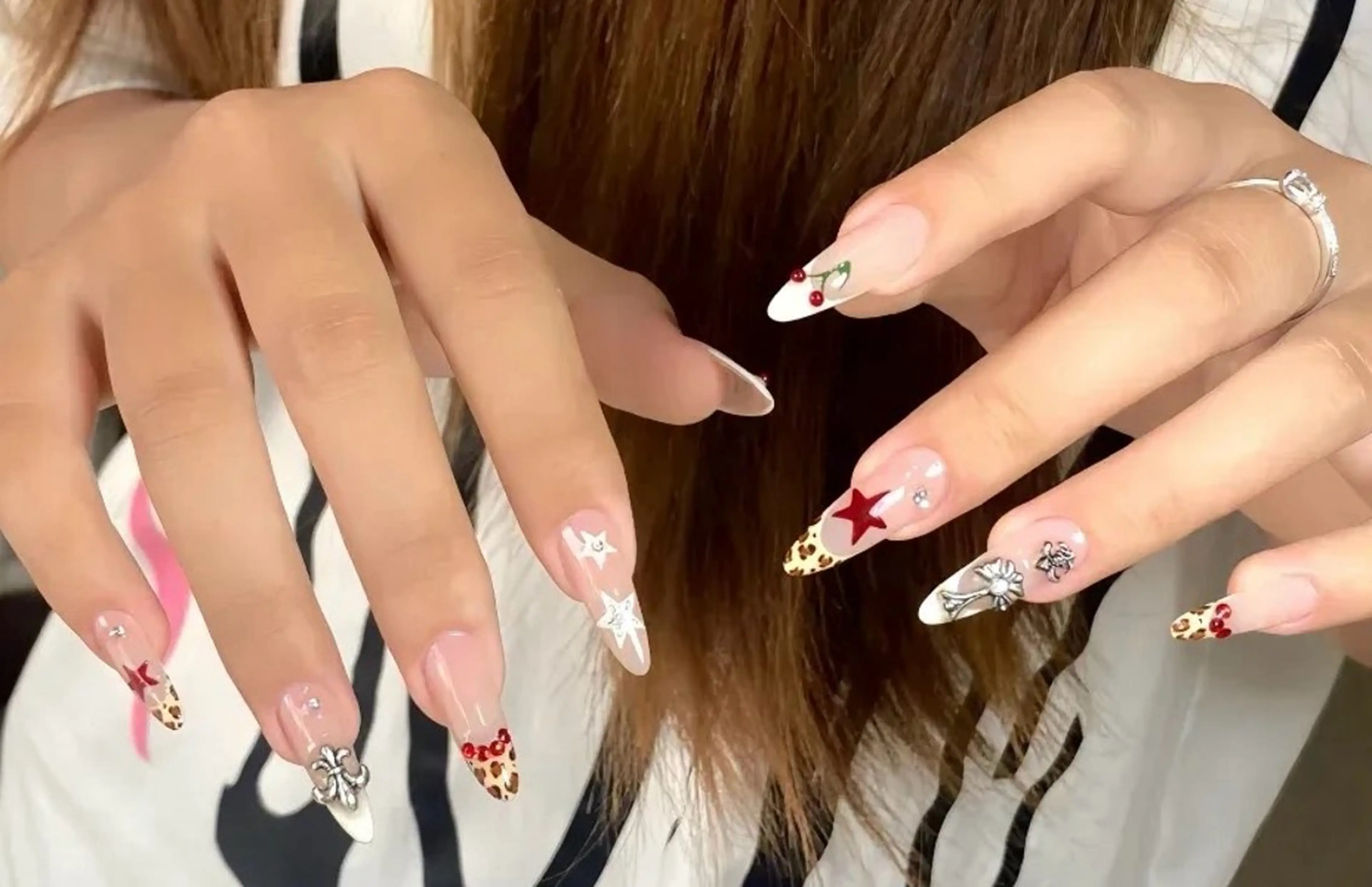 ネイル チークネイル 長さ出し フラワーネイル フレンチネイル ガーリー SunNail池袋駅 ワンホンネイルのネイルデザイン