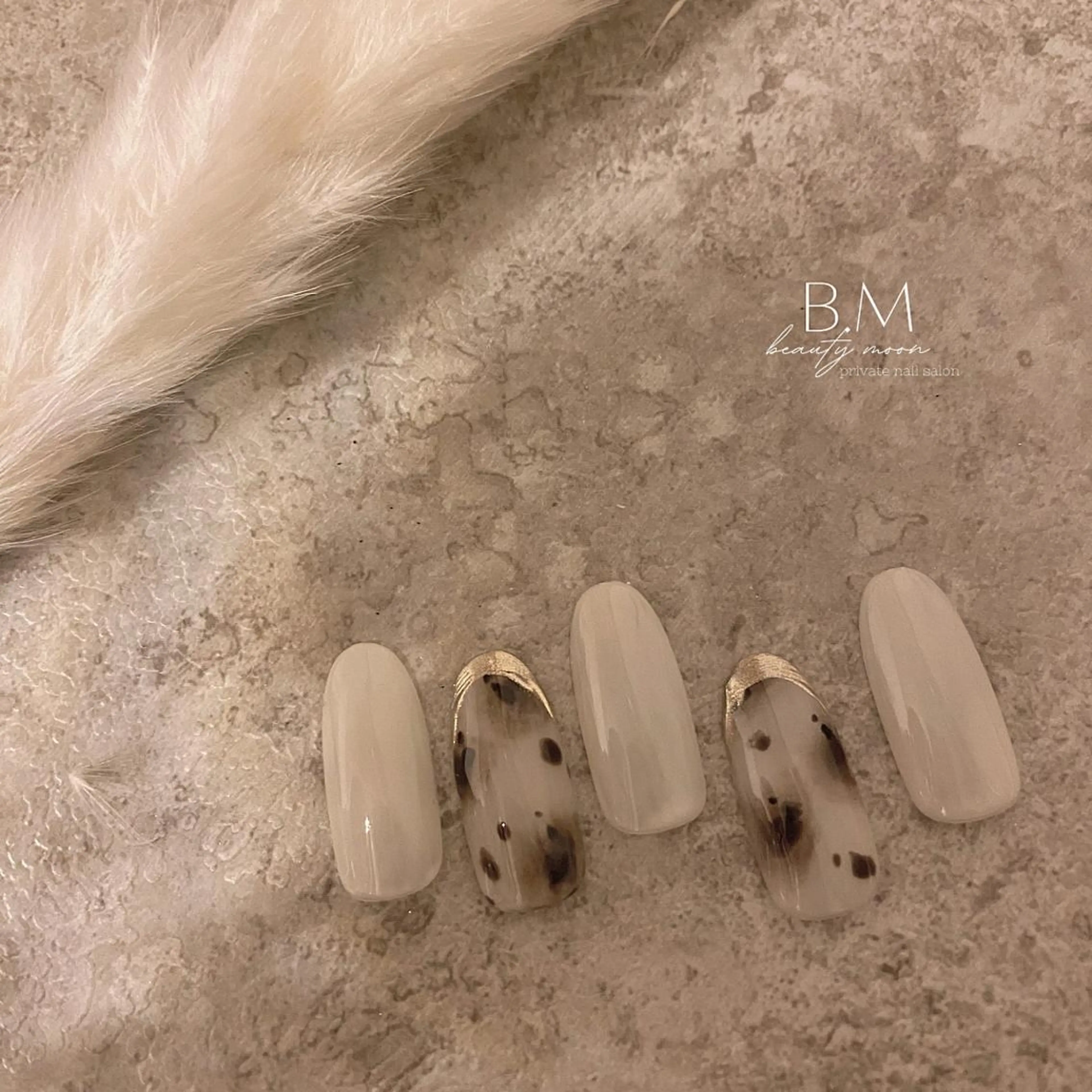 ネイル アニマル柄 フレンチネイル ミラーネイル beauty ☪︎moonのネイルデザイン