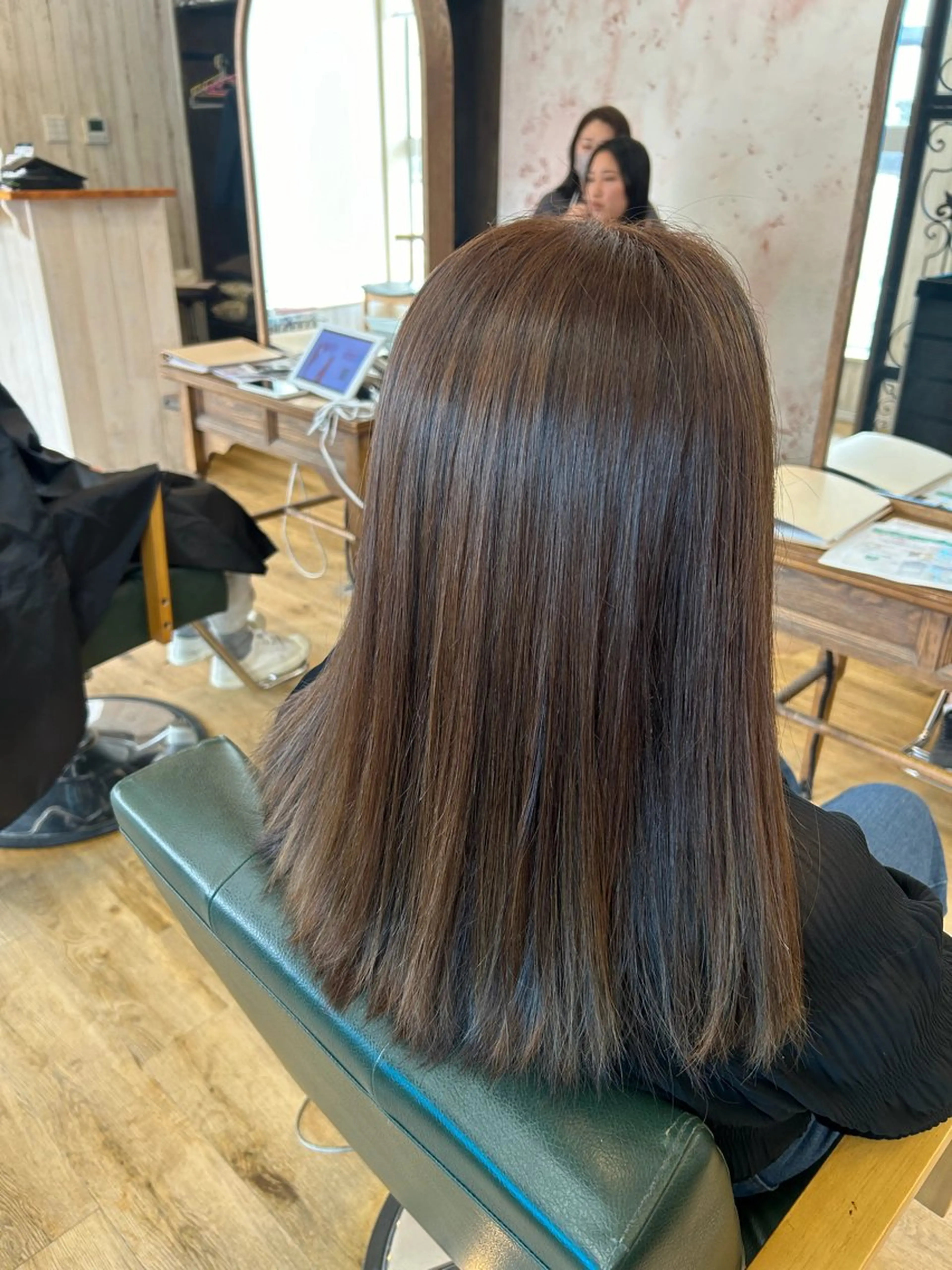 セミロング ヘアカラー トリートメント ✨縮毛矯正✨艶髪✨️ 髪質改善✨鴻巣✨️のヘアスタイル