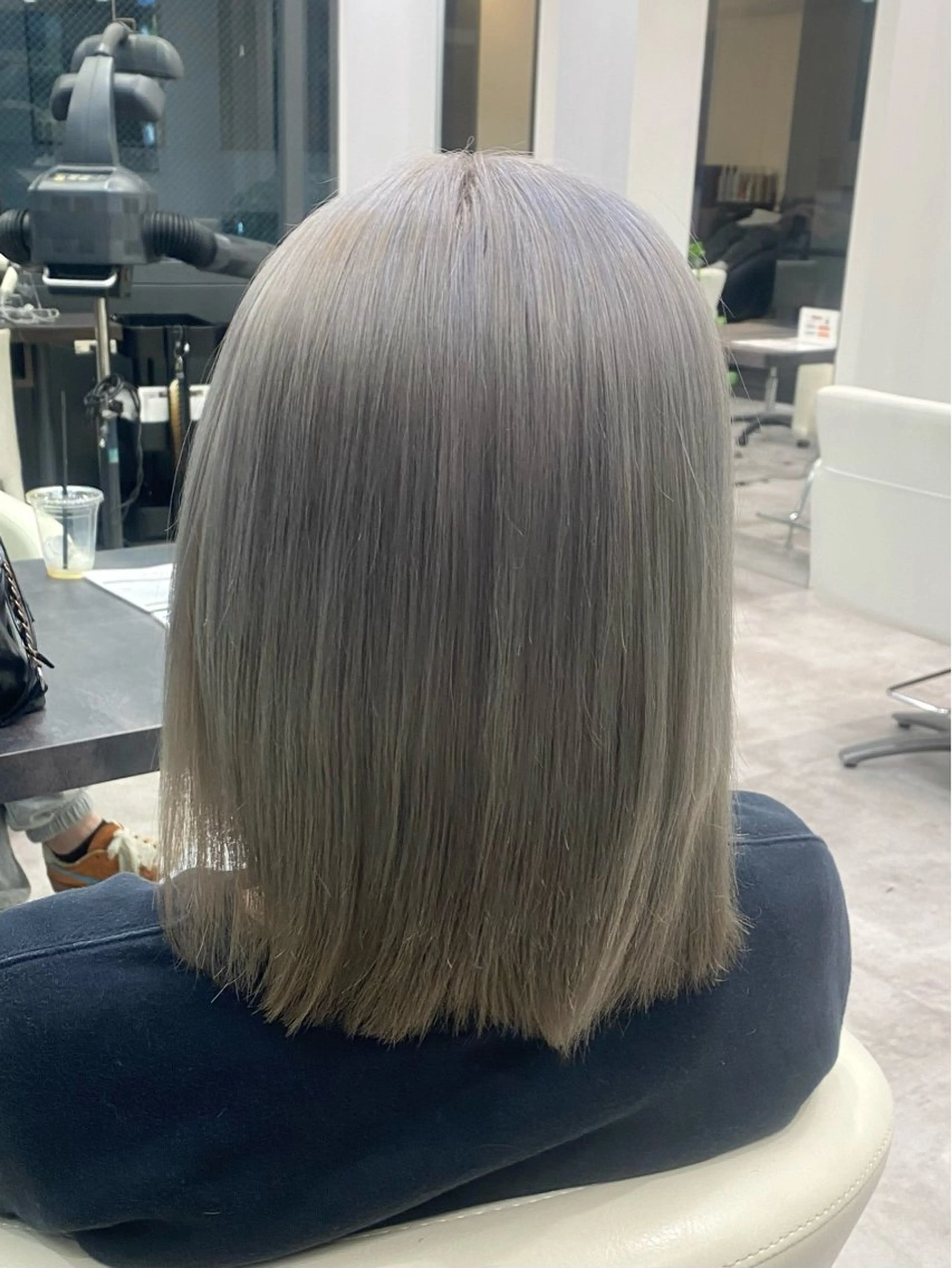 カラー シルバー ホワイトシルバー ヘアカラー トリートメント 透明感カラー/髪質 改善🎀suzukaのヘアスタイル