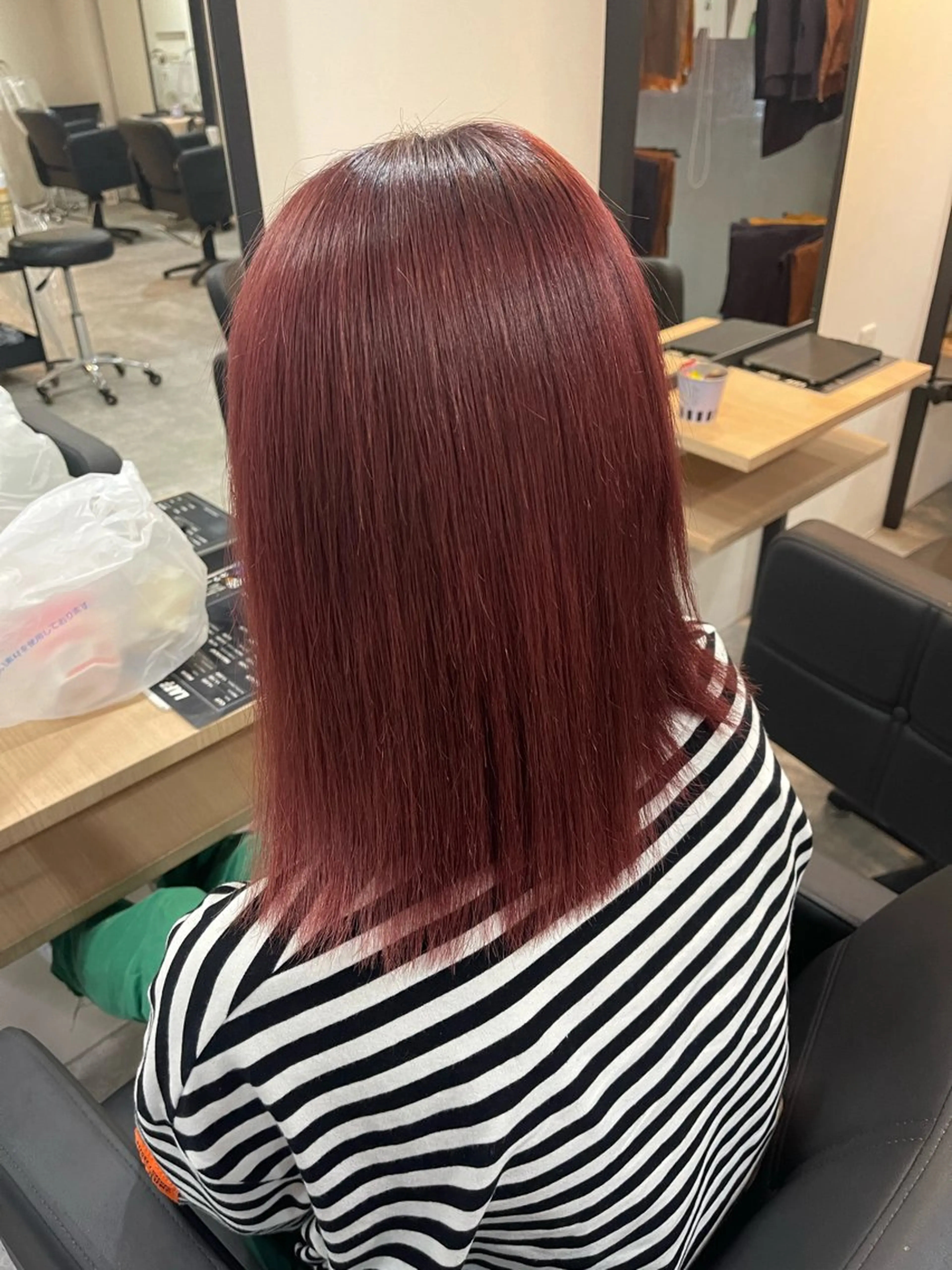 ミディアム ブリーチ縮毛矯正 LAFFYuiのヘアスタイル