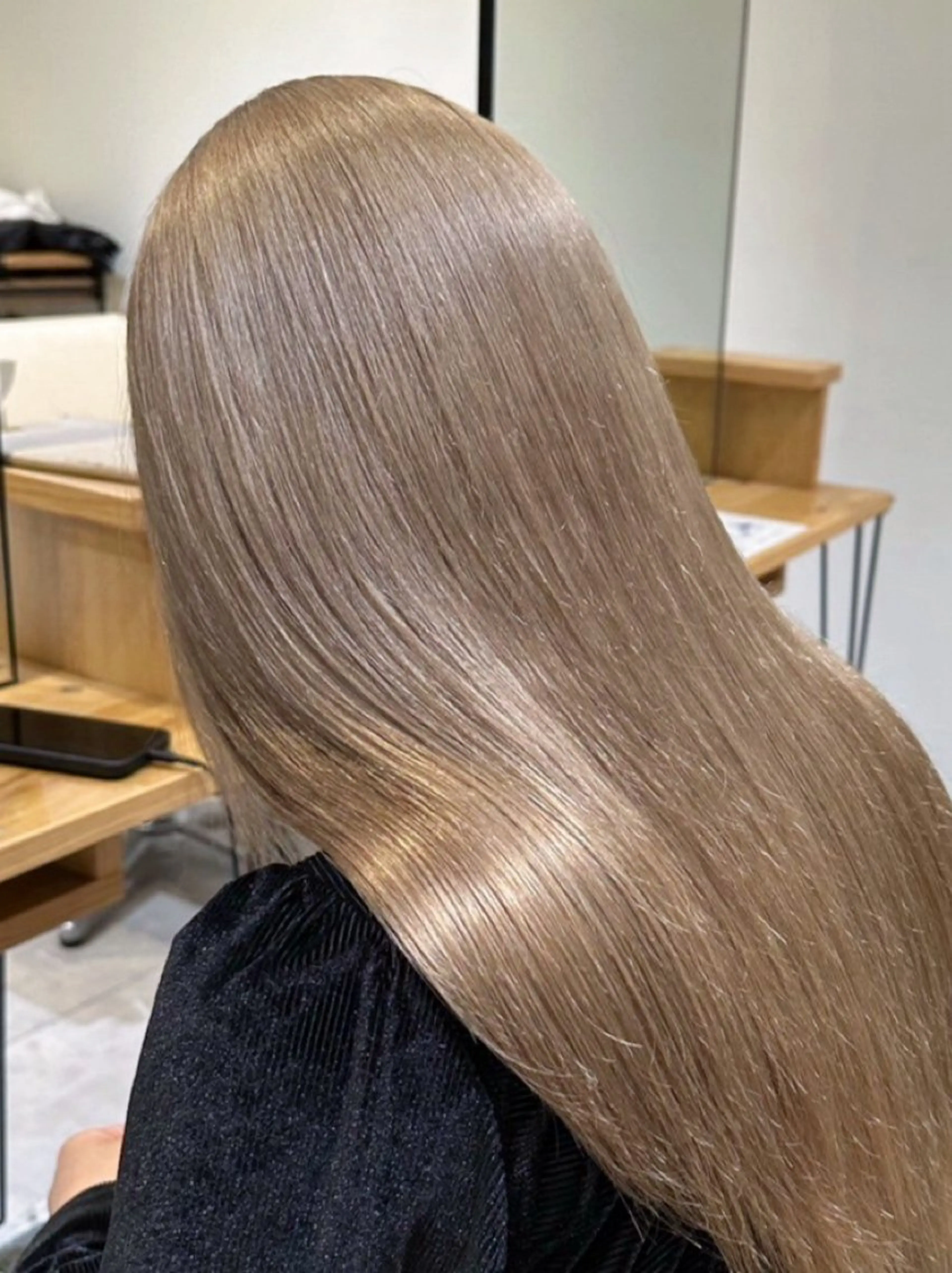 カラー 肌に馴染むハイトーン /ミルクティーカラーのヘアスタイル