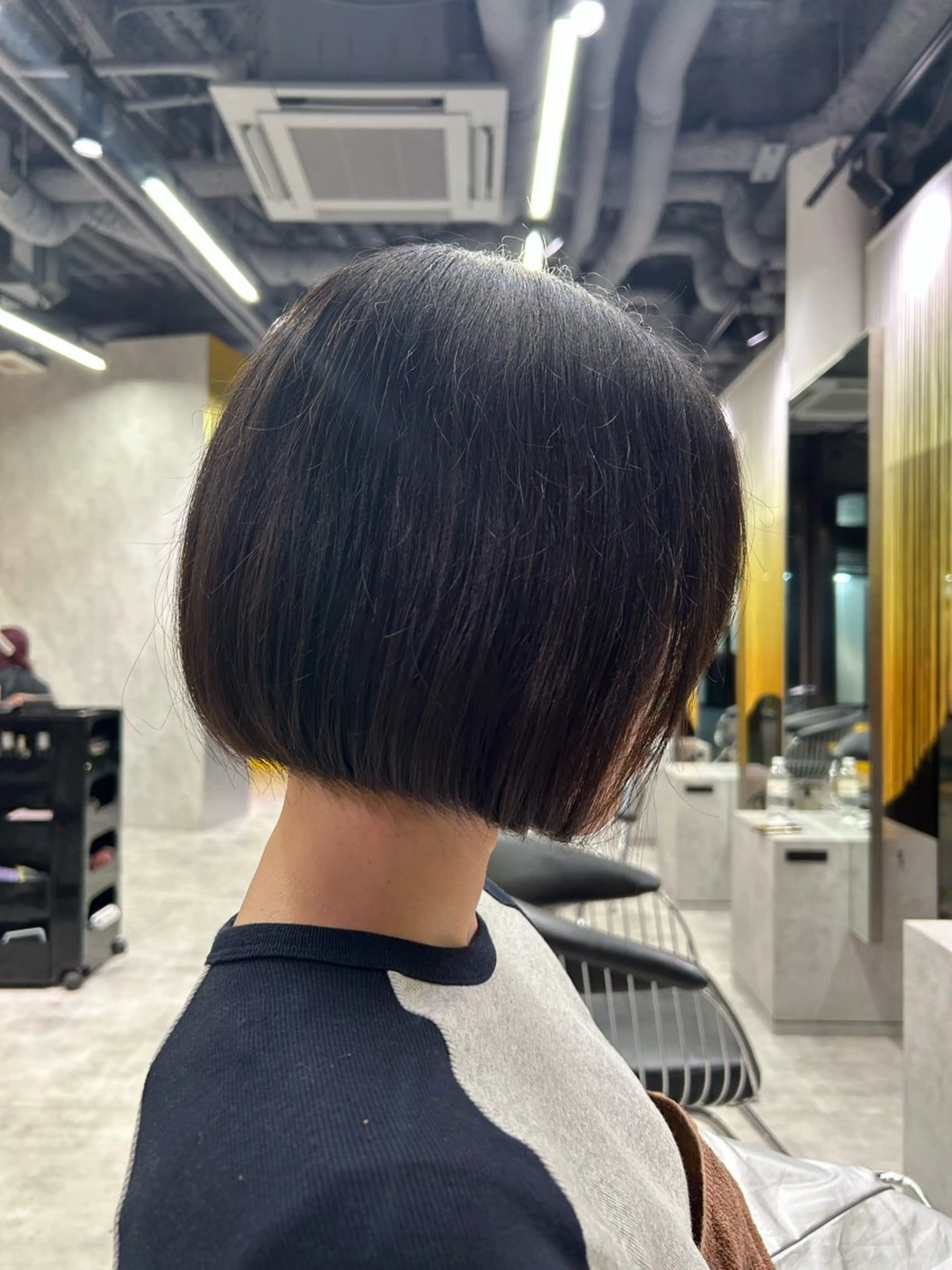 ショート 花井輝 ボブ/センターパートのヘアスタイル