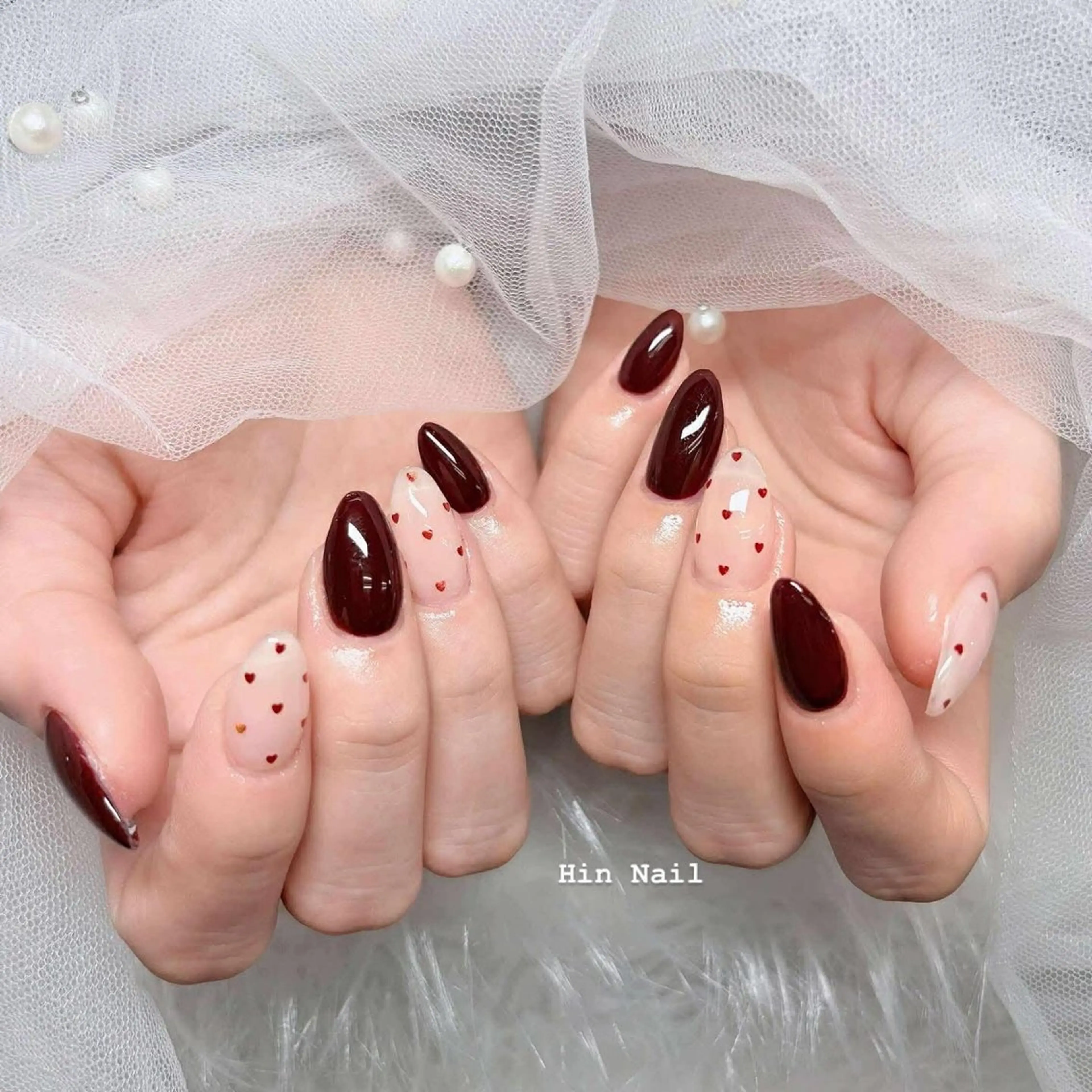 ネイル ボルドー チークネイル フレンチネイル グラデーション キラキラネイル ハンドネイル Hin Nailsのネイルデザイン