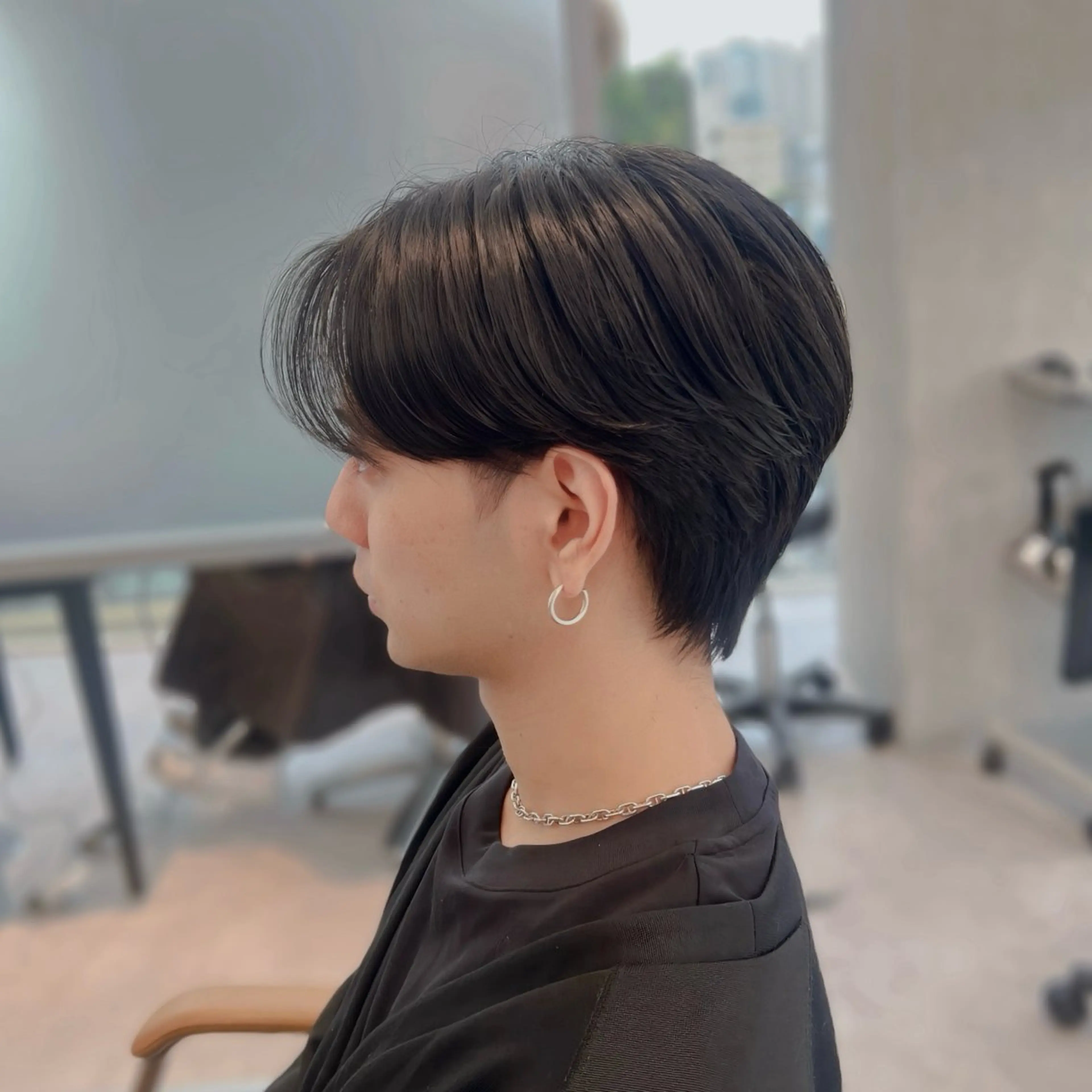 ミディアム メンズ センターパート フェザー/ゆるふわ パーマ/鐘ヶ江 航青のヘアスタイル