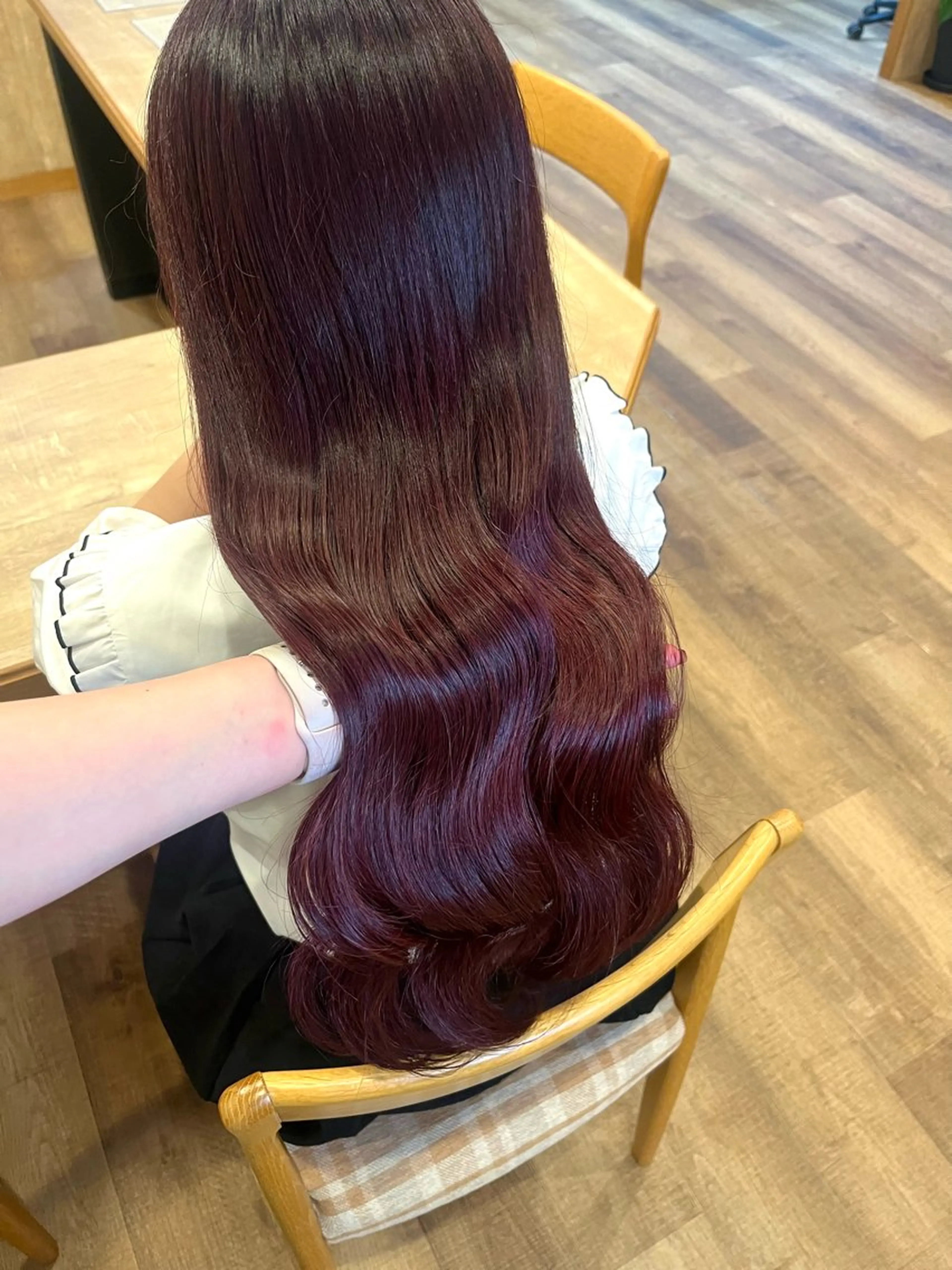 ロング カラー カシス レッドカラー 宮本 楓のヘアスタイル