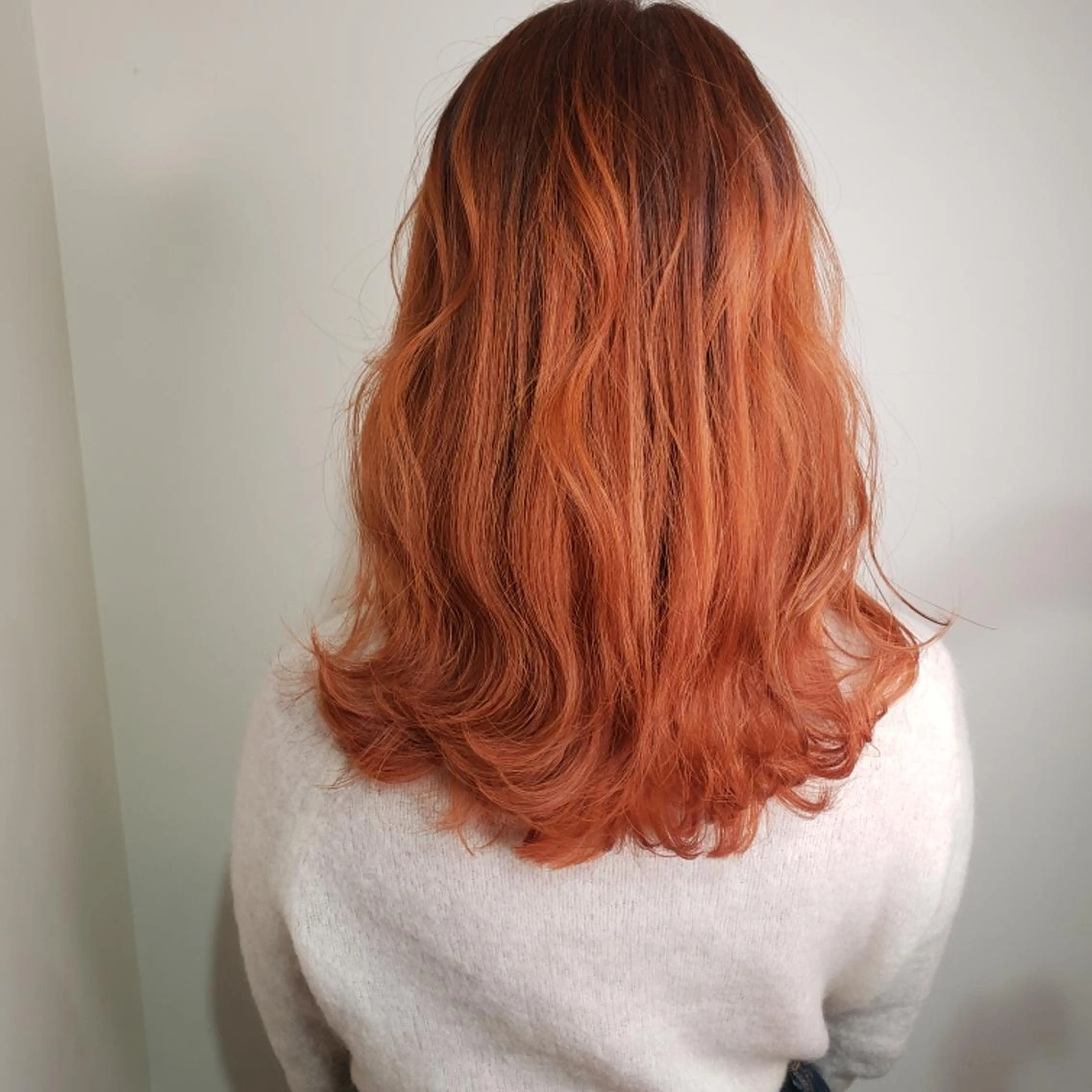 セミロング レイヤーカット カット ヘアカラー トリートメント 🇰🇷透明感×ハイ トーン🌟tomoのヘアスタイル