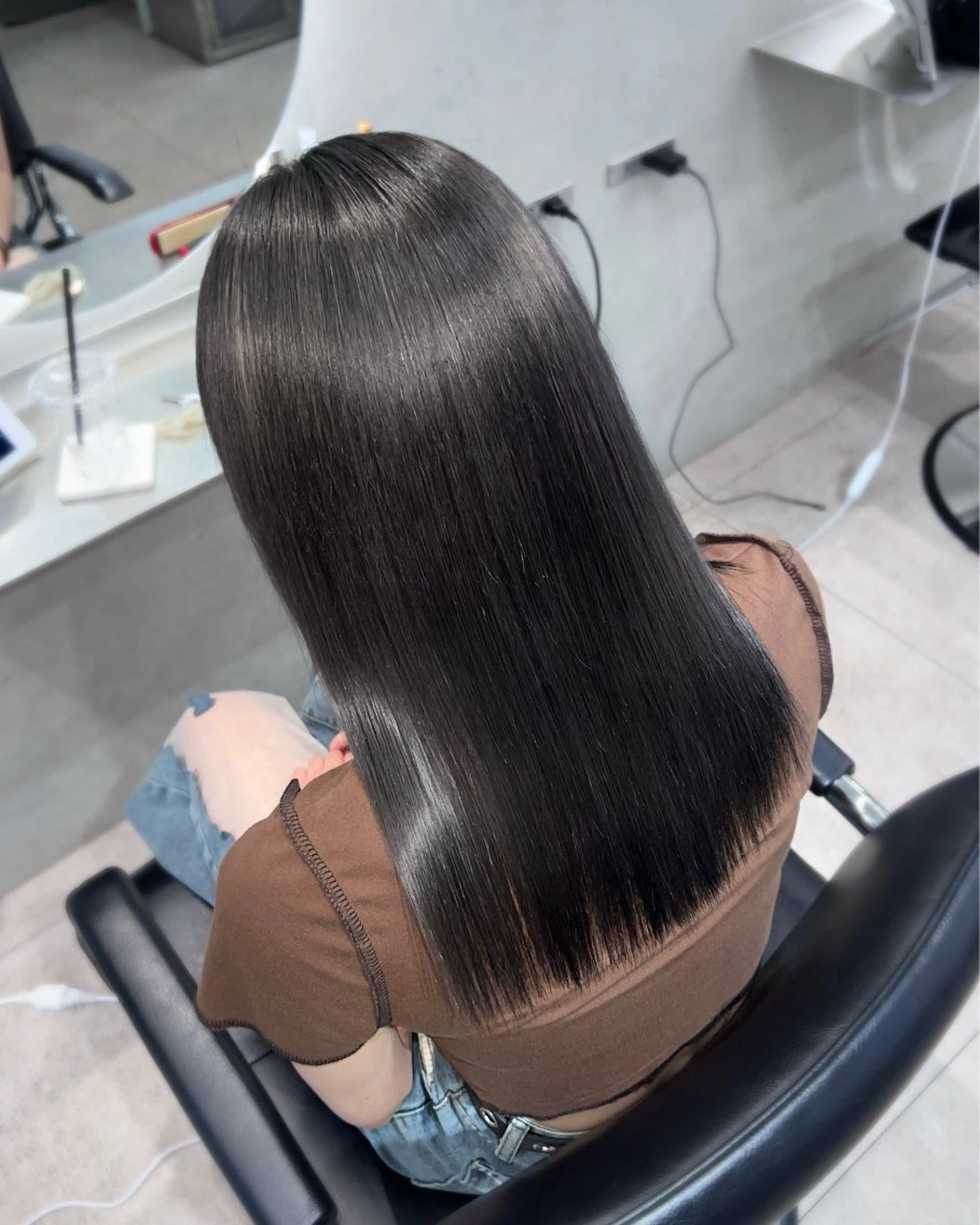 セミロング トリートメント ミルクティーベージュ オリーブグレージュのヘアスタイル