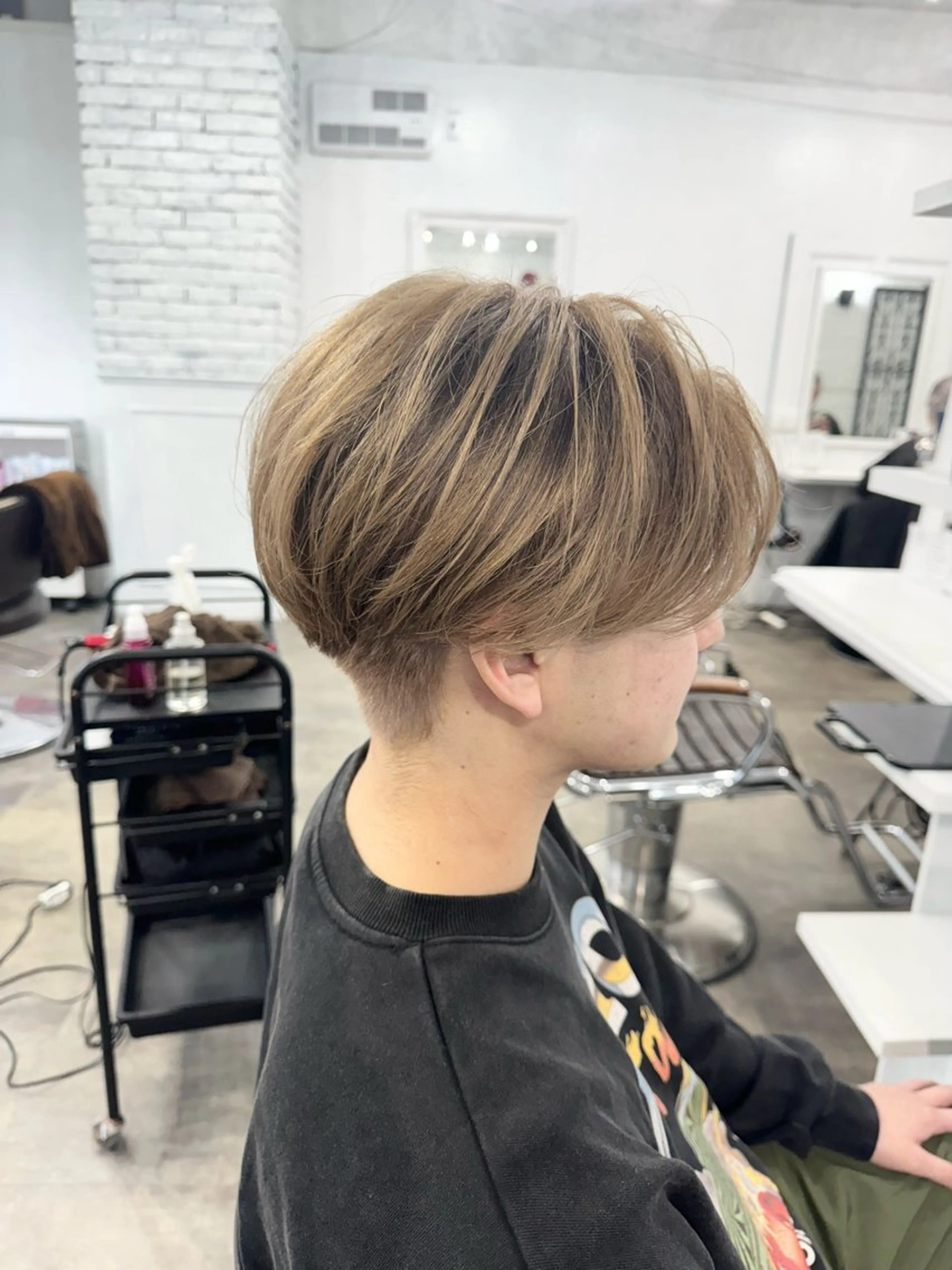 ショート カラー バレイヤージュ ミストバング ベージュカラー ブリーチ 抜きっぱなしブロンド 札幌ブリーチカラー/ ダブルカラー/ドイのヘアスタイル