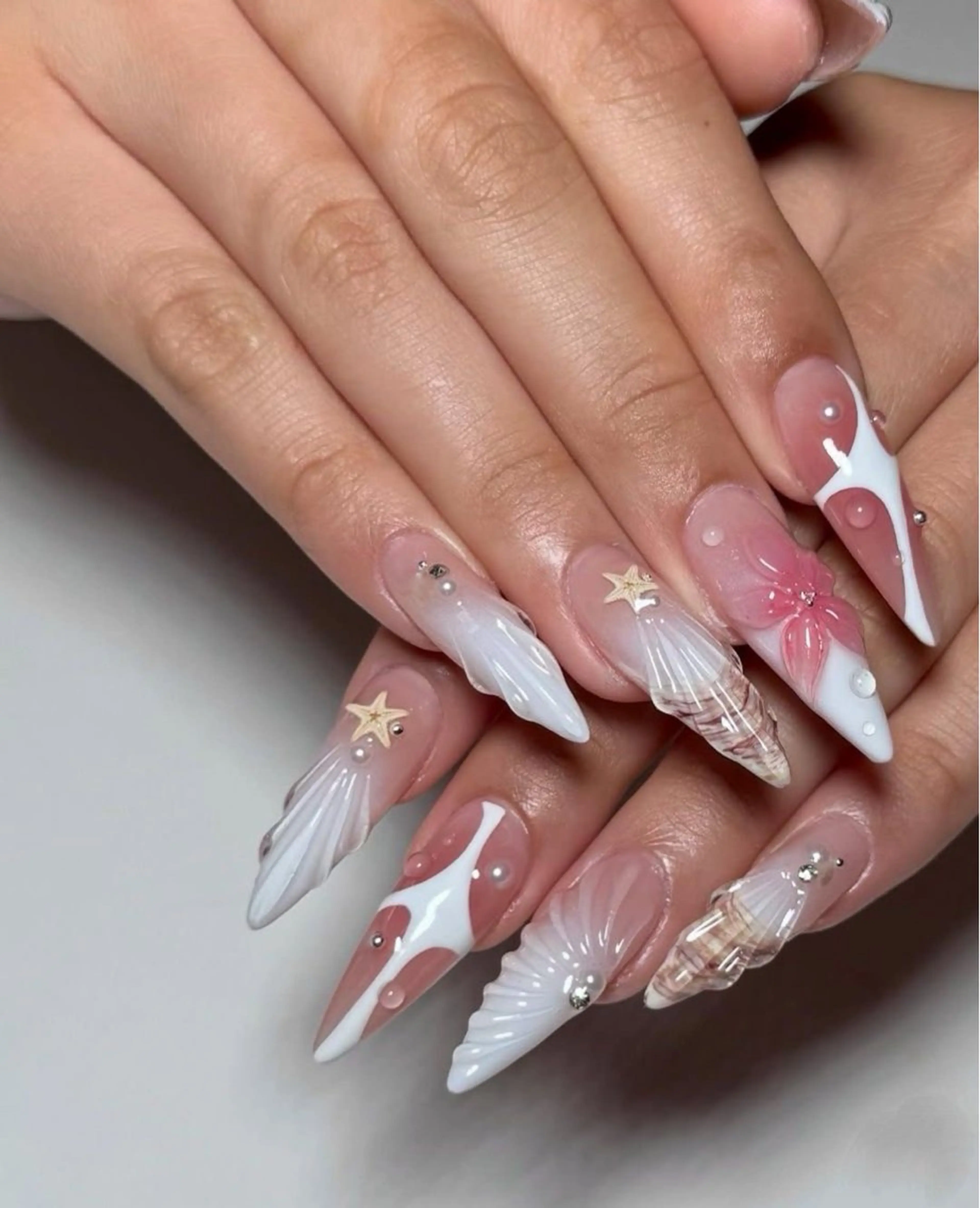 ネイル キラキラネイル 韓国ネイル ロングネイル ワンホンネイル ハンドネイル Josie nail salonのネイルデザイン