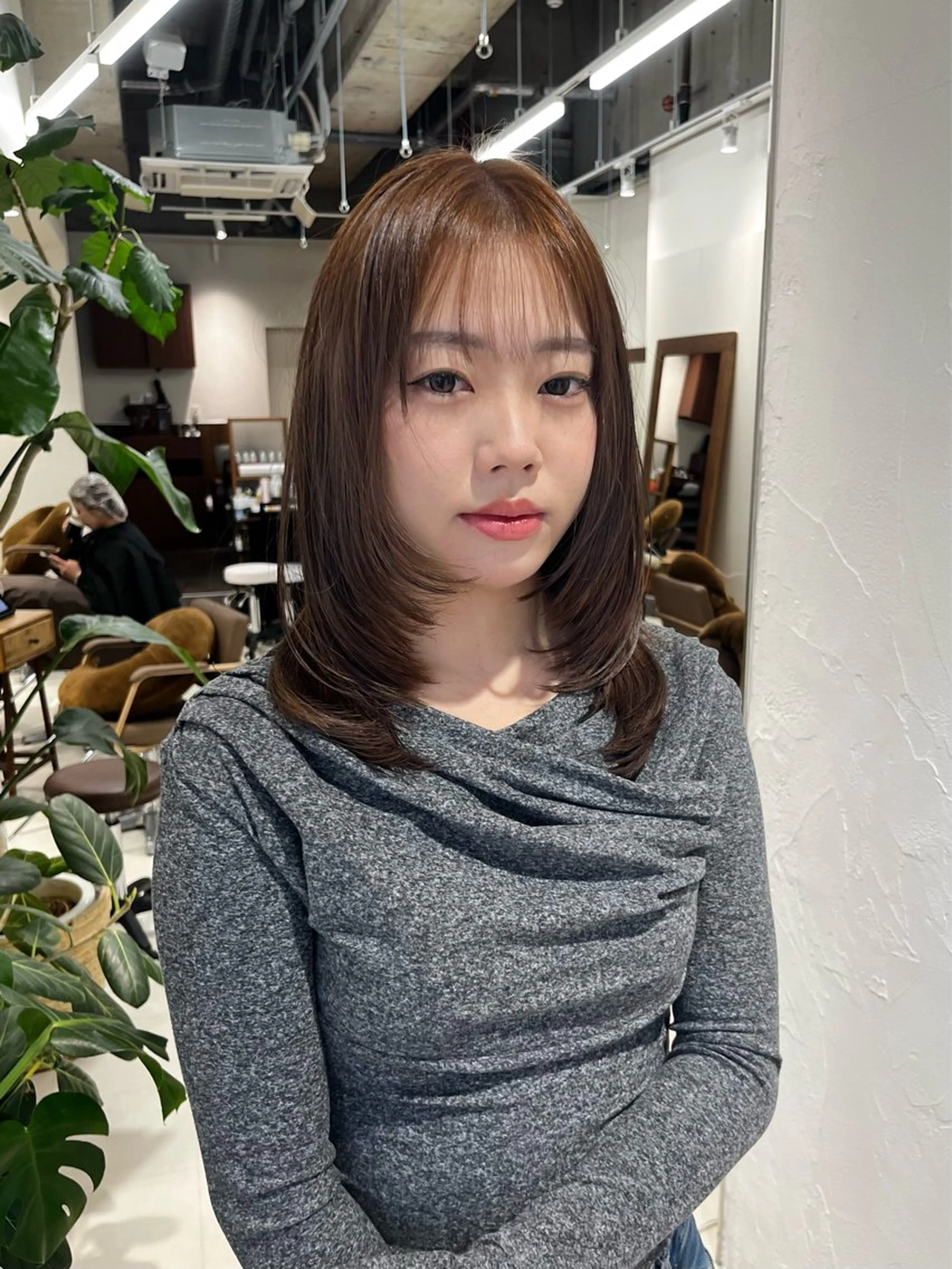 ミディアム カラー ブラウンカラー オリーブブラウン レイヤーカット カット ヘアカラー トリートメント レイヤーカット/ブラ ウンカラー/河野凜のヘアスタイル