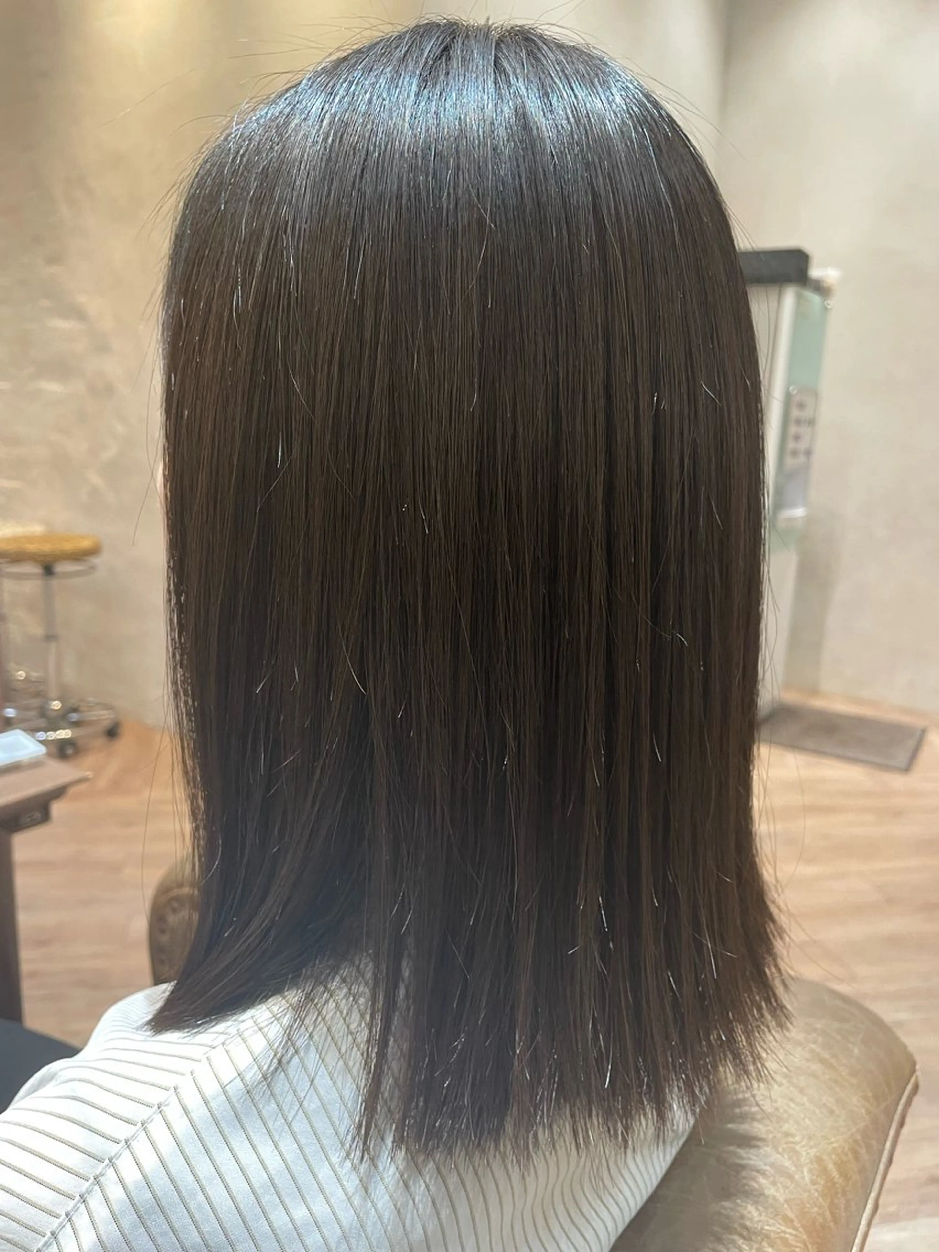 セミロング カット 縮毛矯正 森 泉琴のヘアスタイル