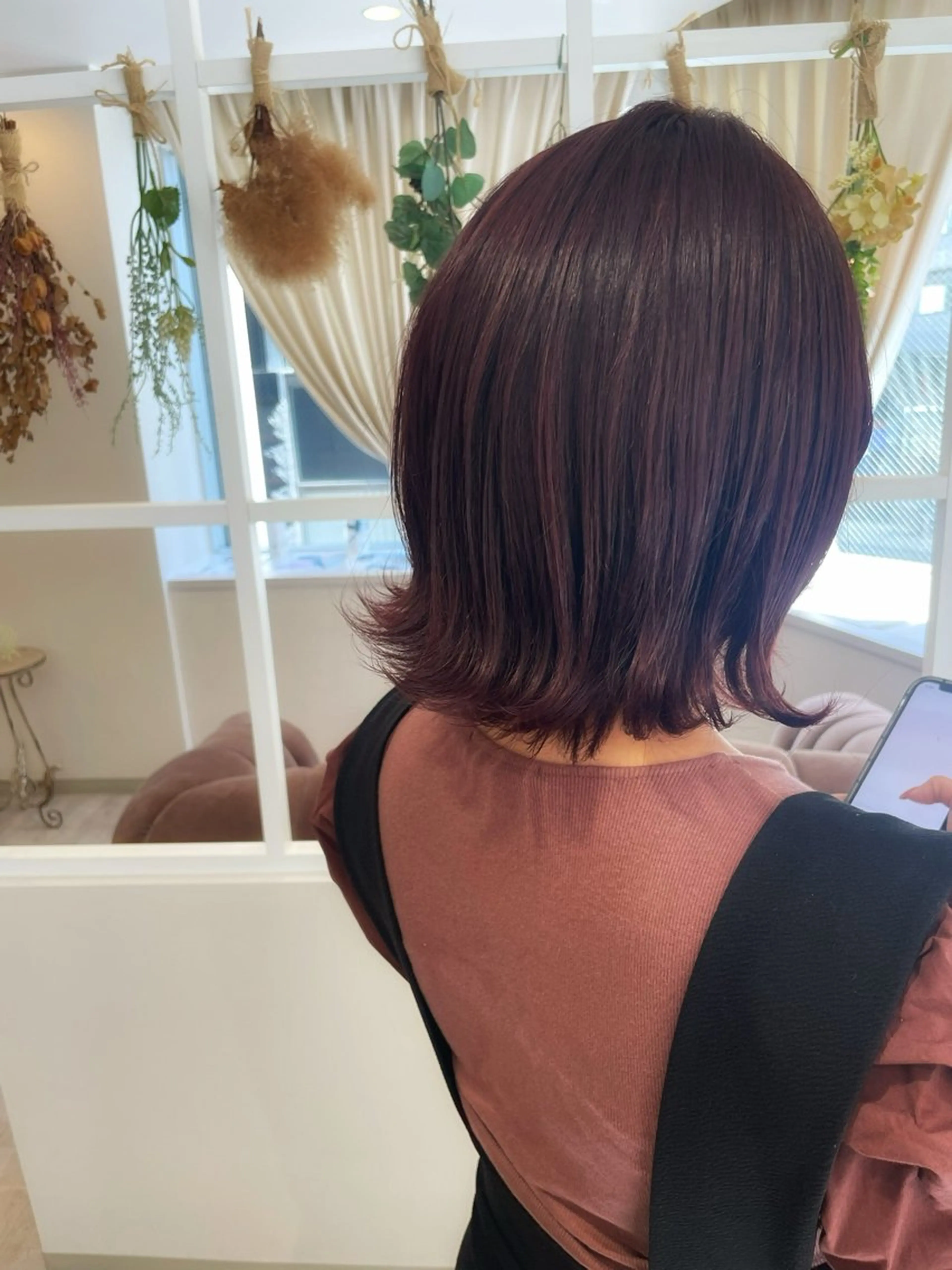 ショート ピンクブラウン カット ヘアカラー トリートメント 菅野 凪紗のヘアスタイル