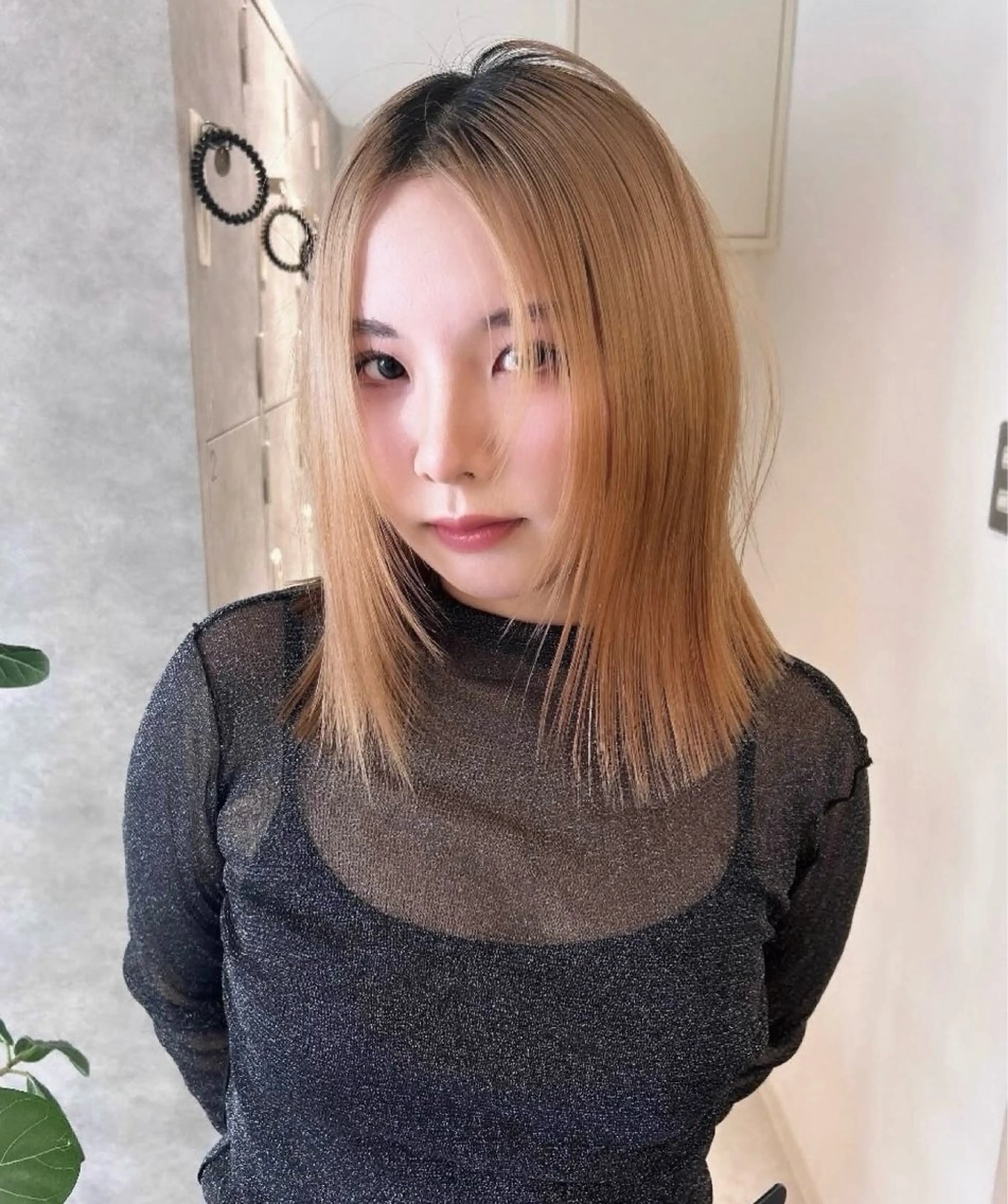 ミディアム Nana/透けカラー ×似合わせカットのヘアスタイル