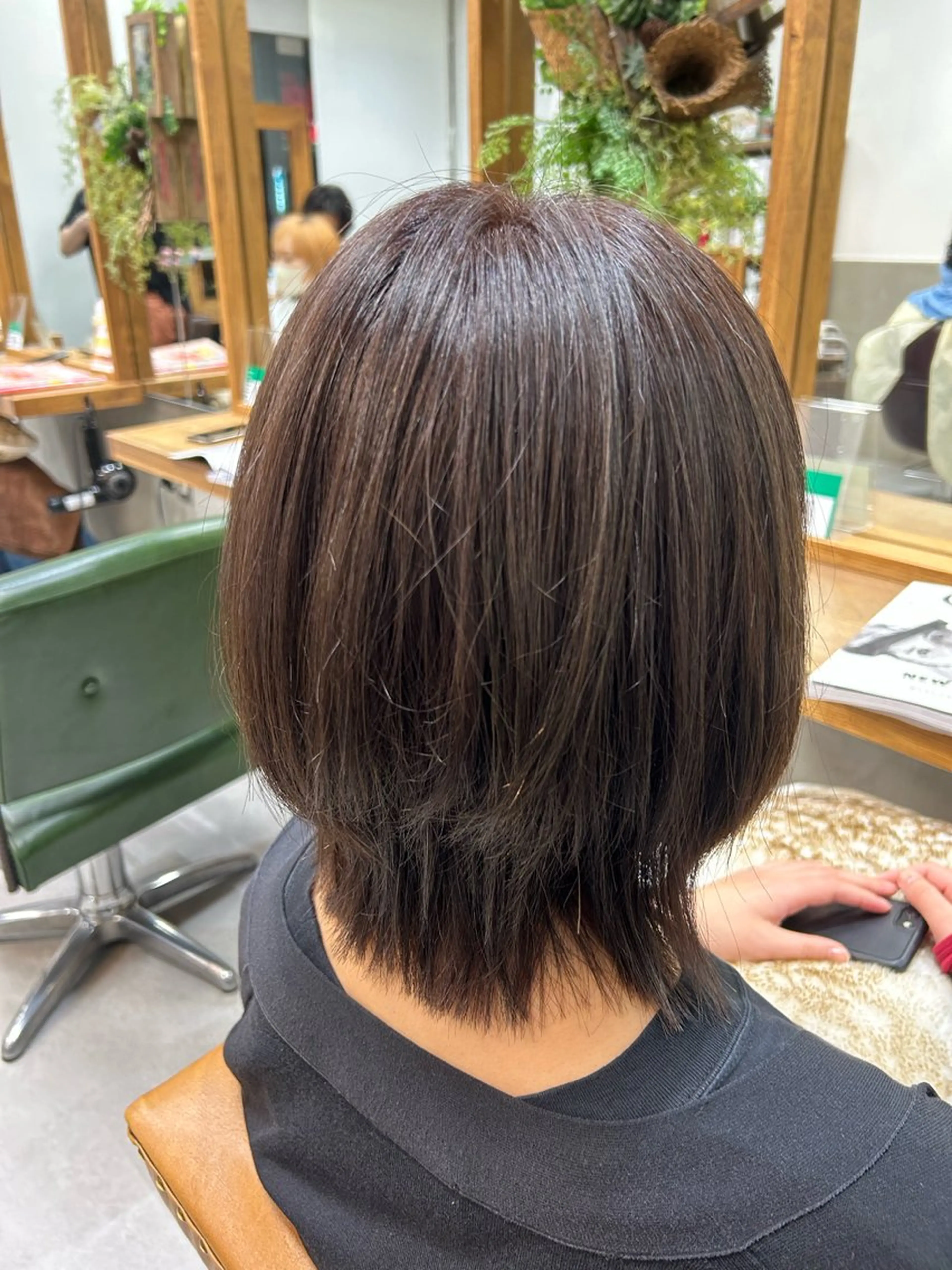 ミディアム カラー カット ヘアカラー トリートメント 若狭 彩花のヘアスタイル