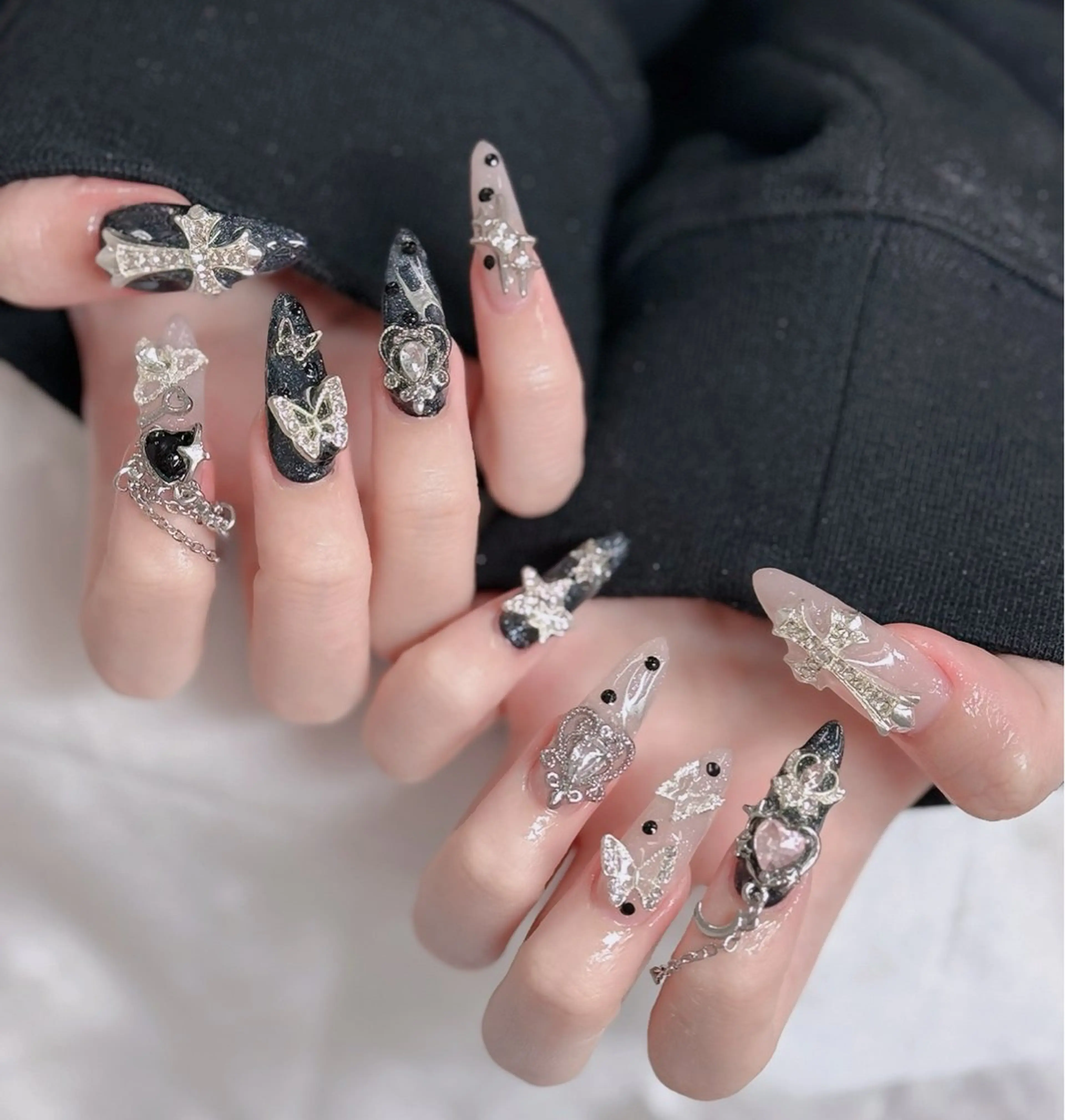 ネイル フレンチネイル ジェルネイル ガラスフレンチ ハロウィン ハート H.baby Nail Salonのネイルデザイン