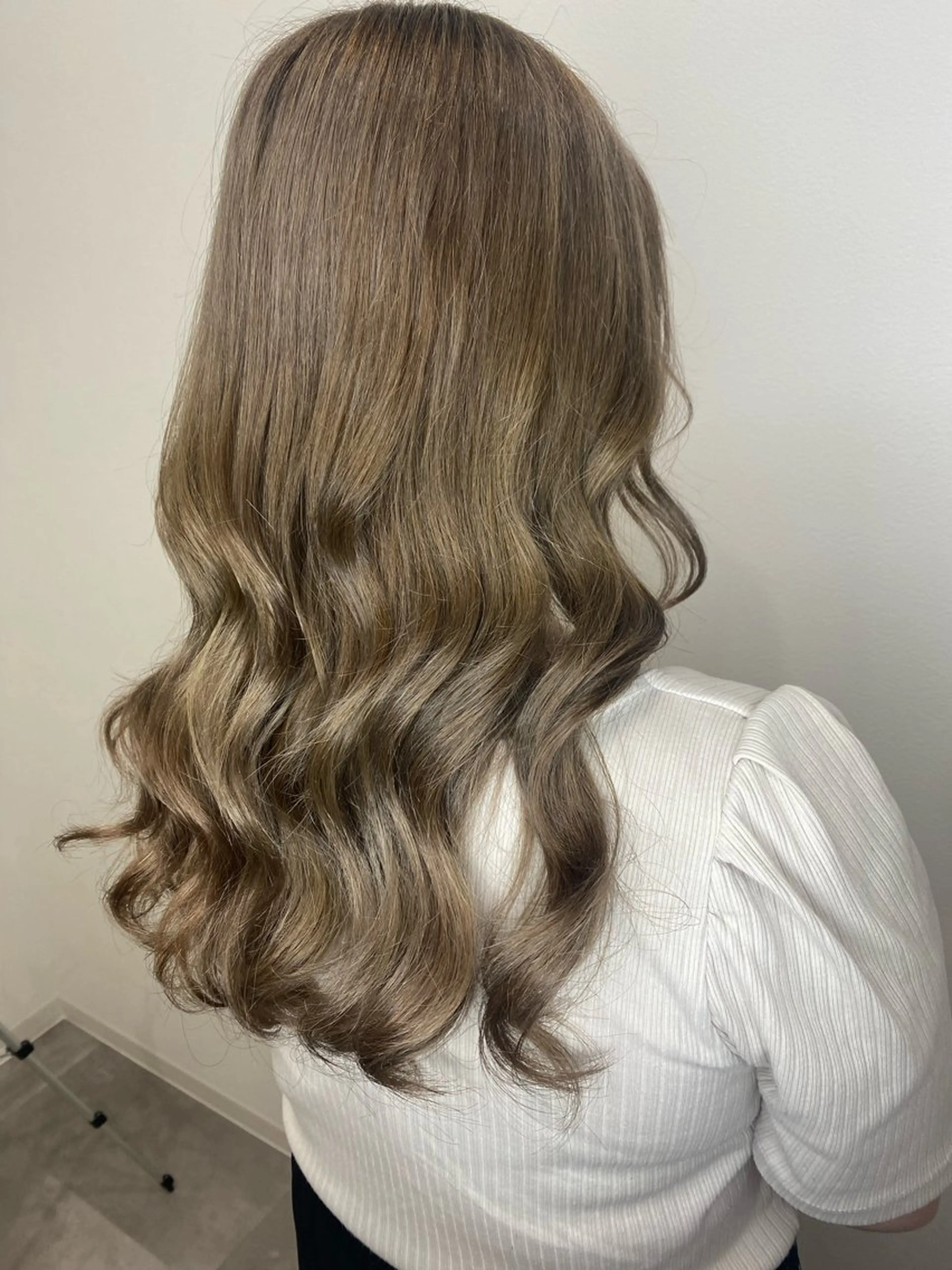 セミロング カラー ブリーチ ケアブリーチ グレージュ APPEL hair ／岡山のヘアスタイル