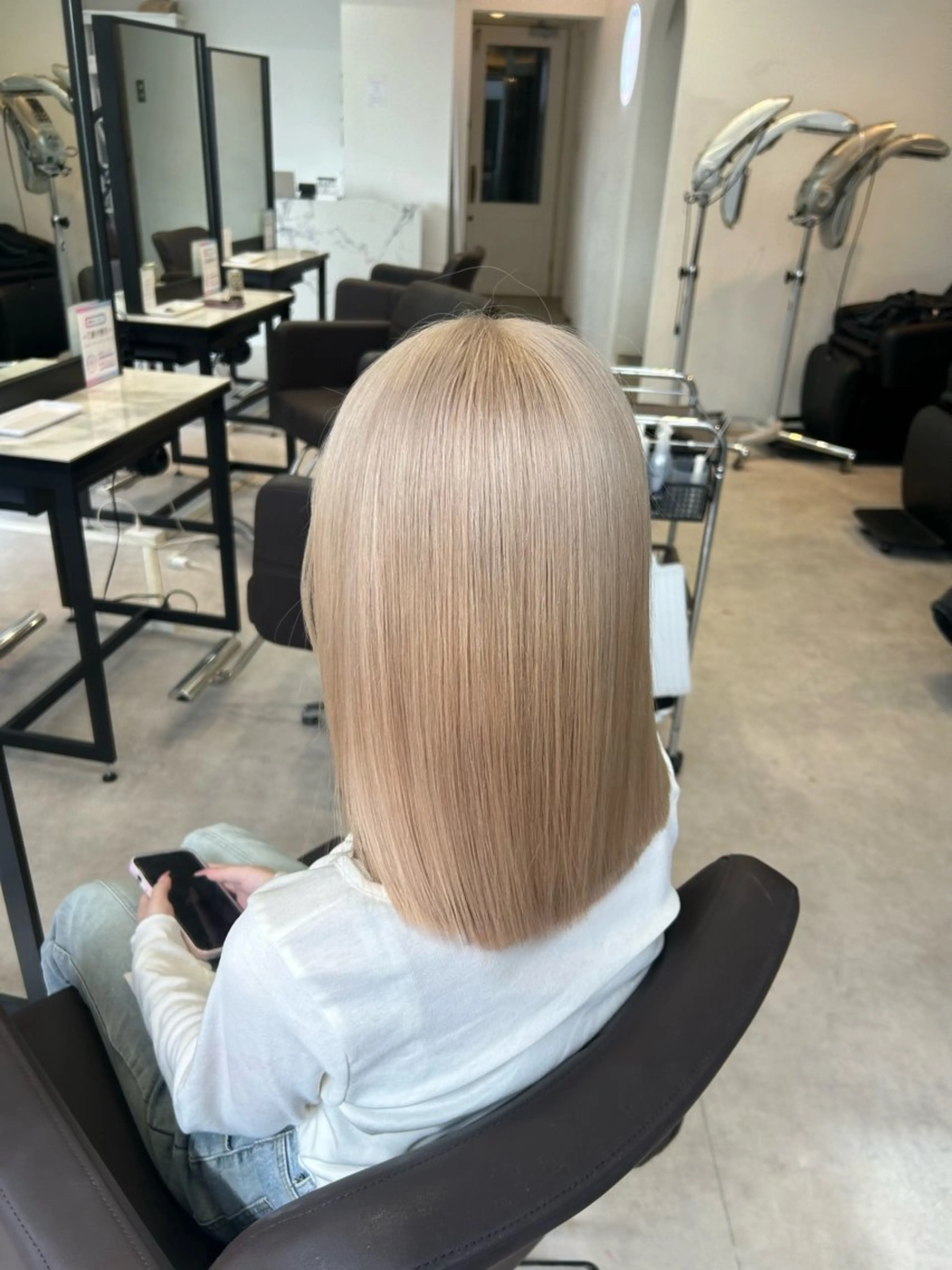 カラー ベージュカラー ホワイトベージュ 【elyts】 メイのヘアスタイル