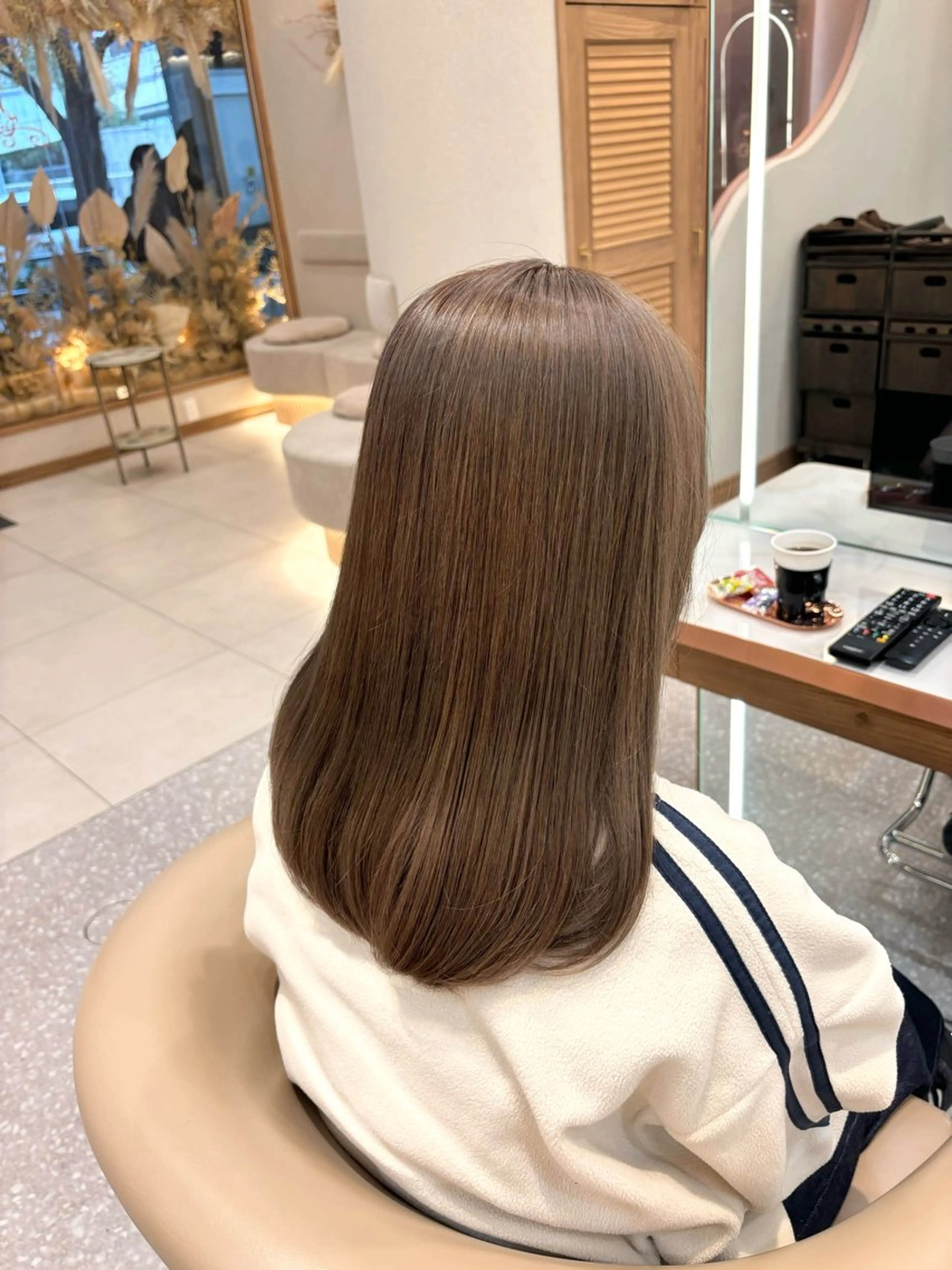 セミロング カラー ヘアカラー トリートメント 梅田美容室 山崎海波のヘアスタイル