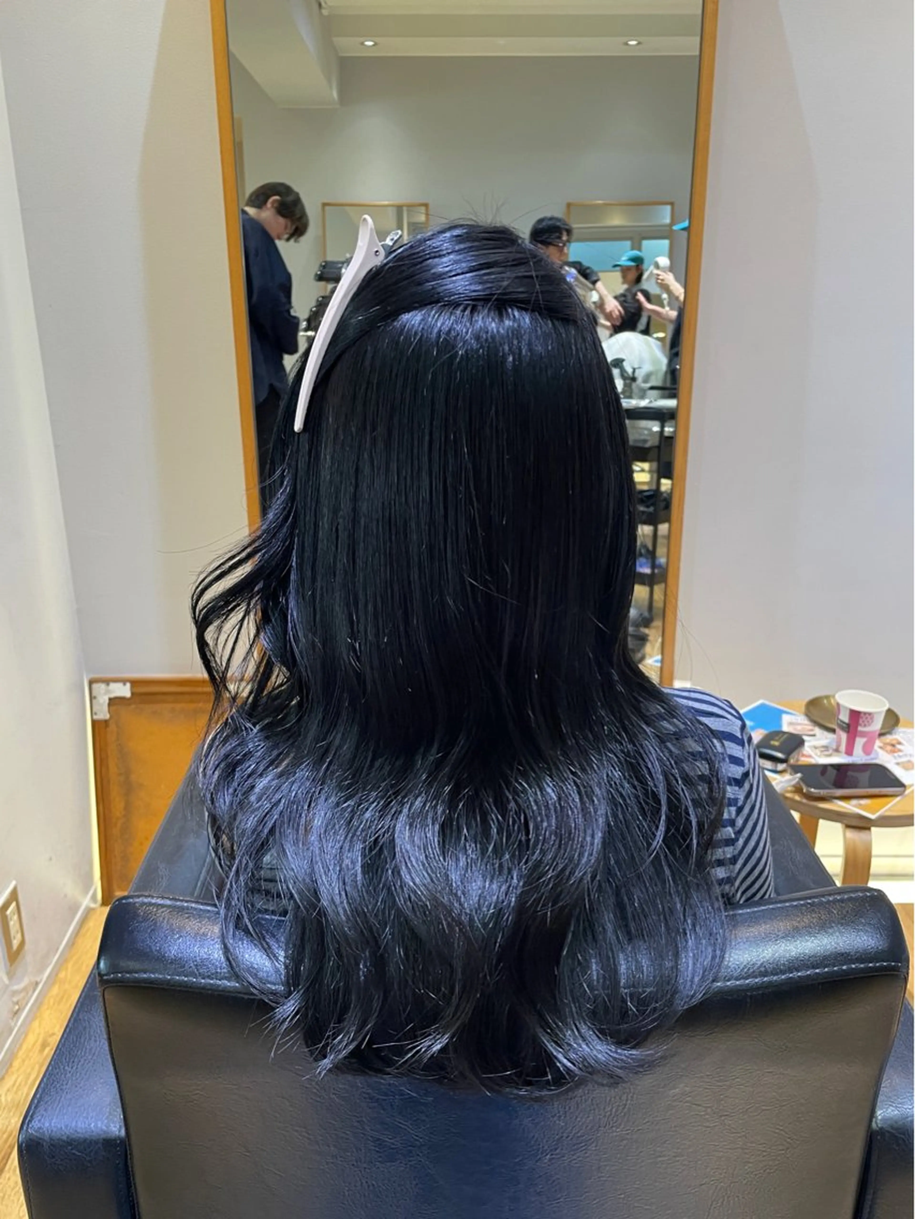 セミロング カラー パーマ 黒髪 ブルーカラー ブルーブラック 縮毛矯正 カット ヘアカラー 縮毛矯正 縮毛矯正/レイヤー 🌙児玉光瑠のヘアスタイル